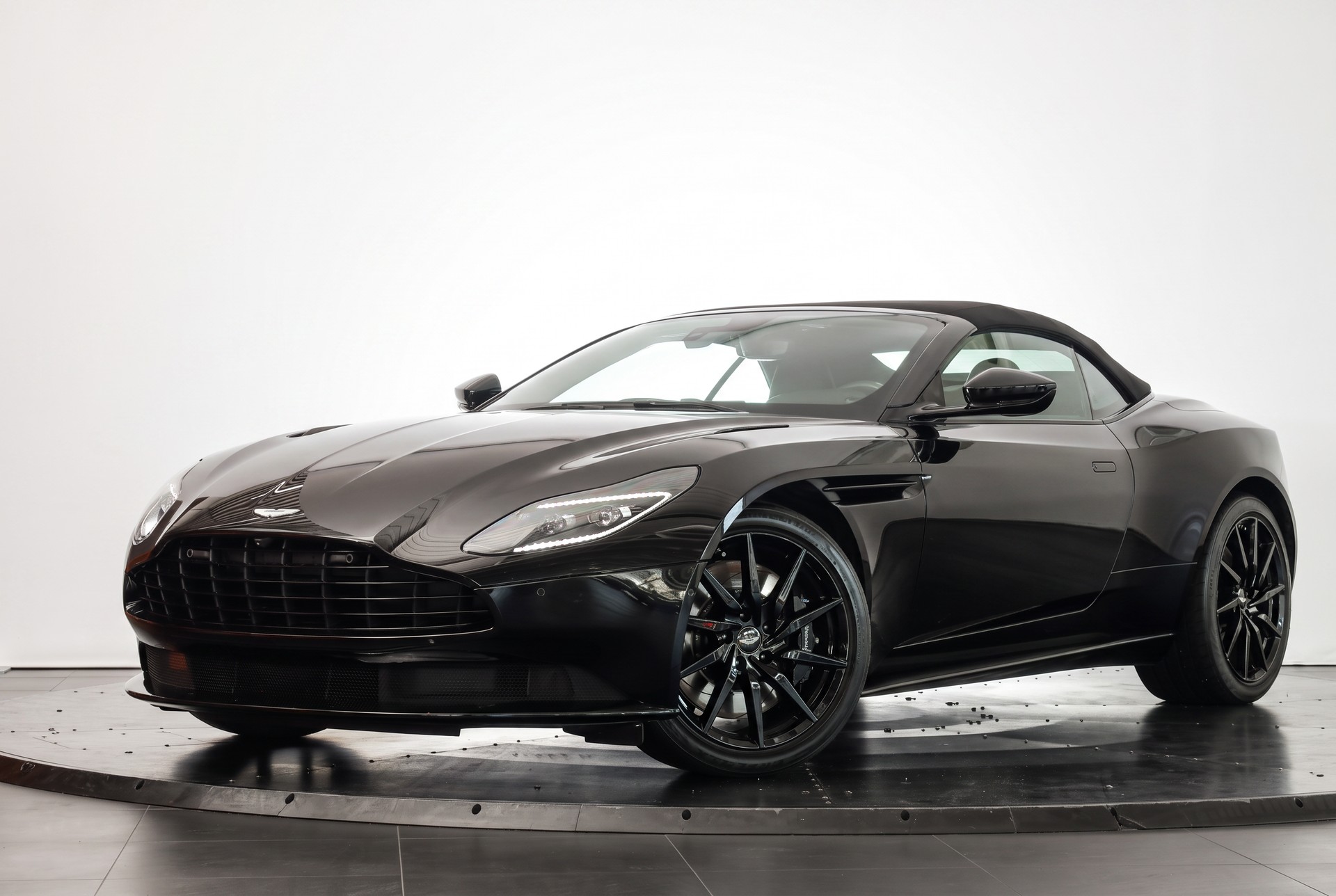 ASTON MARTIN DB11 V8 Volante Touchtronic 3 Shadow Edition-image-7