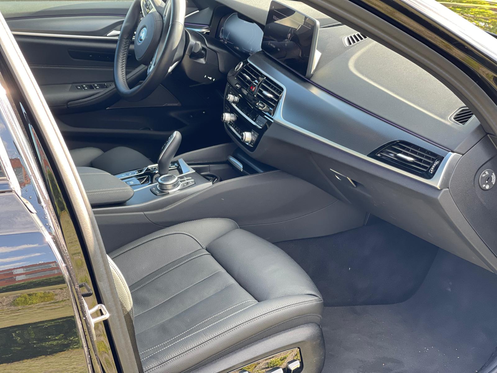 BMW 530e xDrive Touring M Sport-image-2