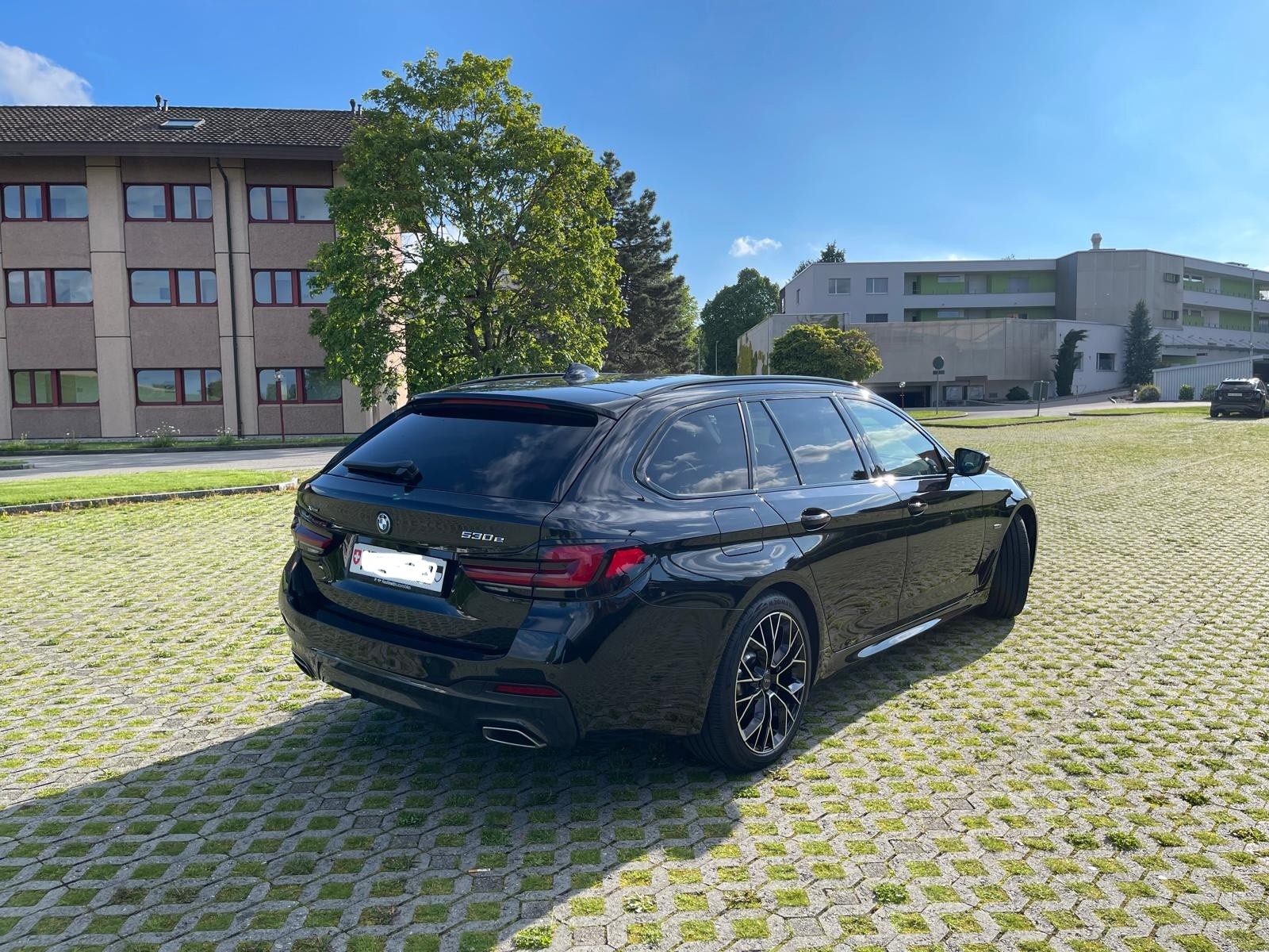 BMW 530e xDrive Touring M Sport-image-1