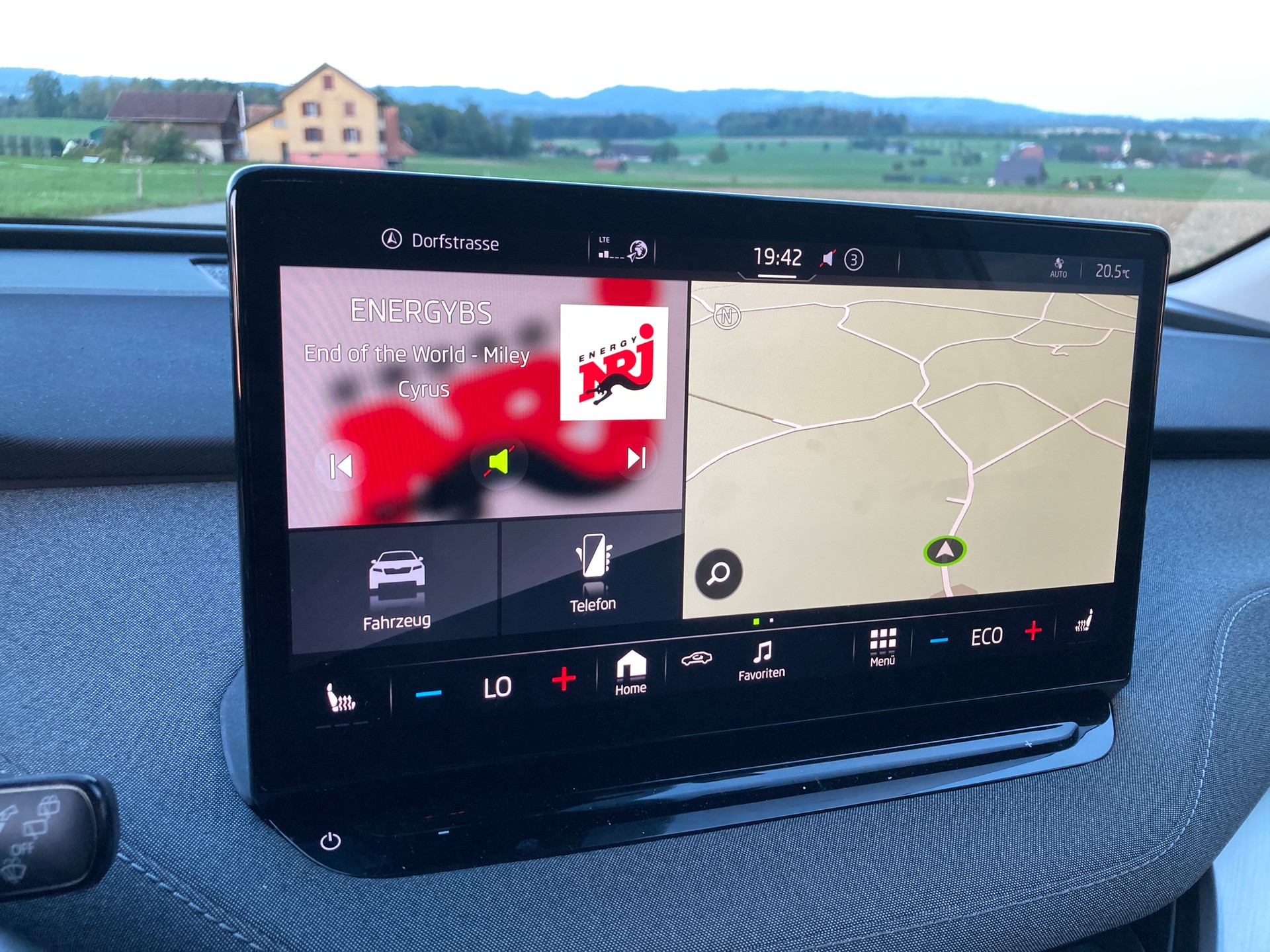 SKODA Enyaq iV 80-image-12