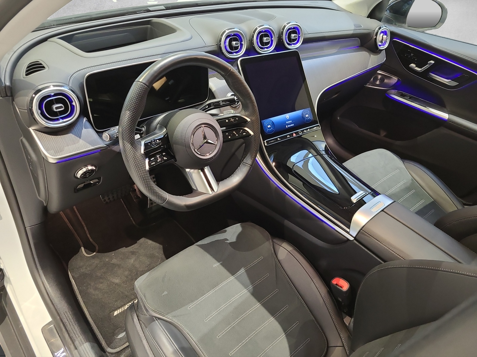 MERCEDES-BENZ GLC 220 d AMG Line 4M X254-image-13