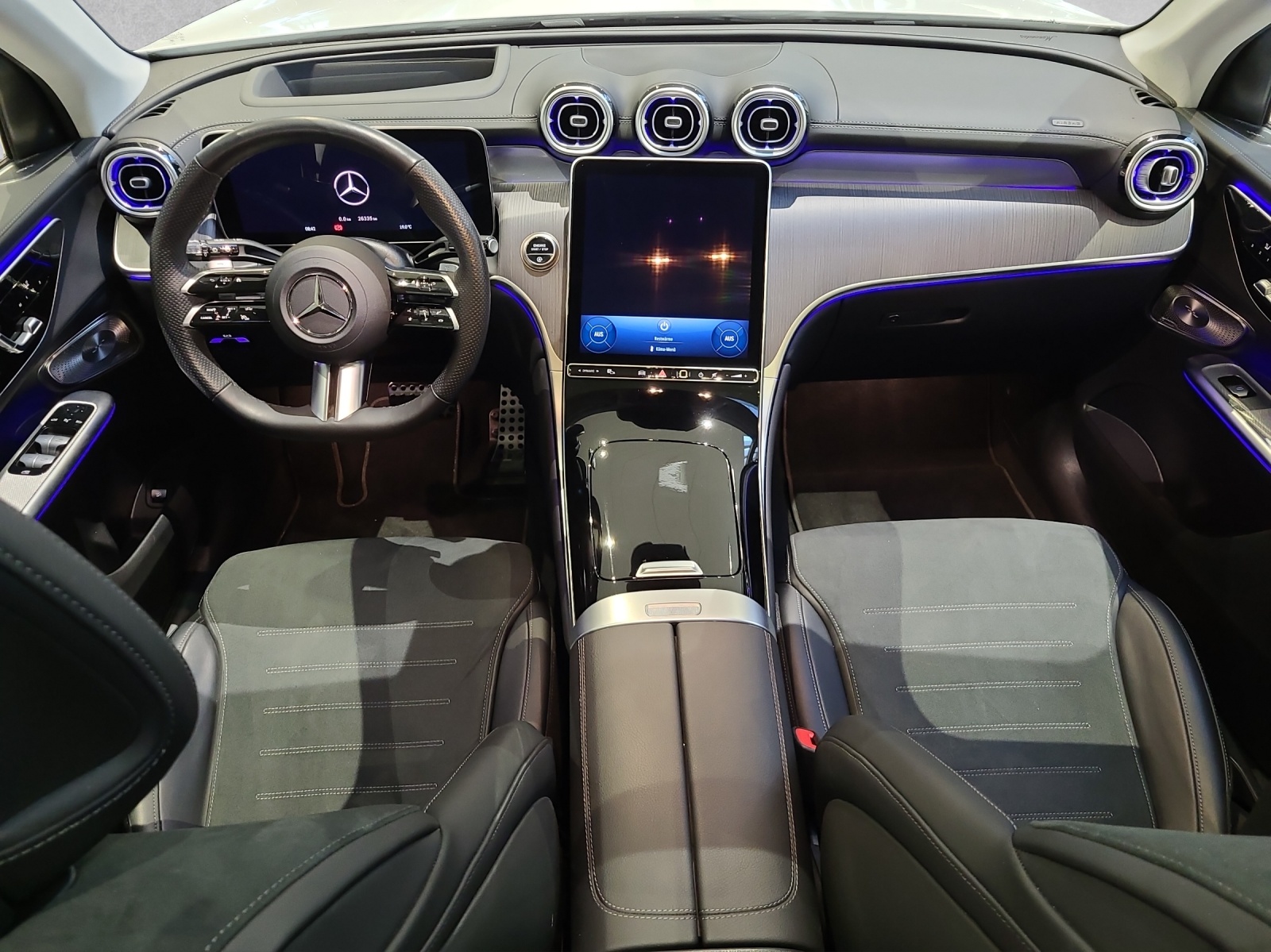 MERCEDES-BENZ GLC 220 d AMG Line 4M X254-image-3