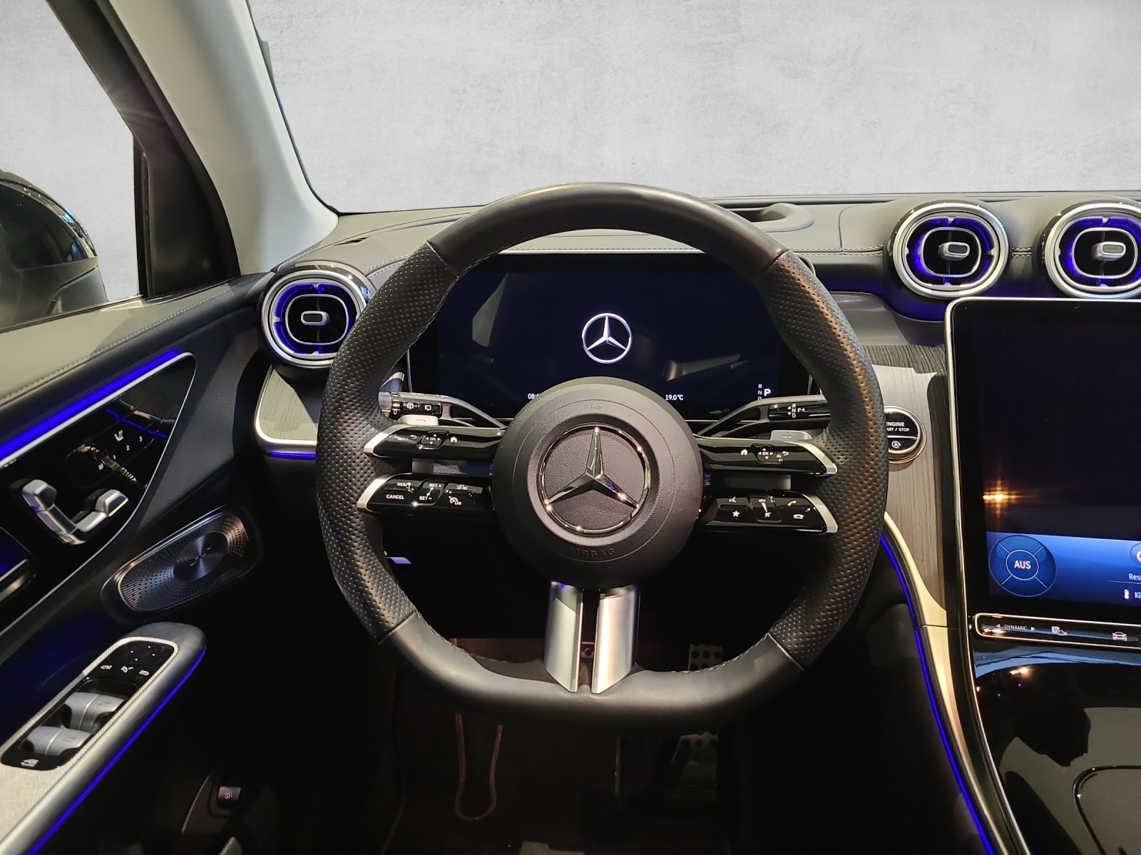 MERCEDES-BENZ GLC 220 d AMG Line 4M X254-image-4