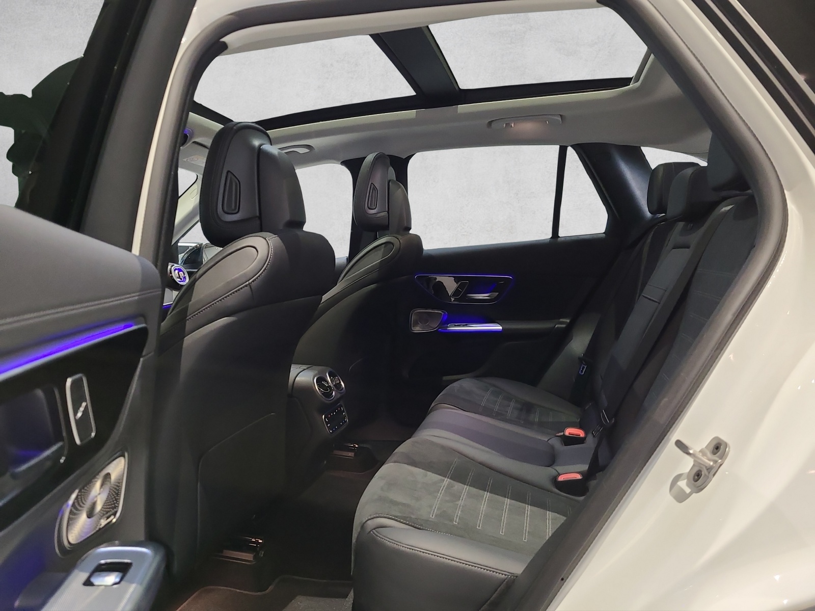 MERCEDES-BENZ GLC 220 d AMG Line 4M X254-image-2