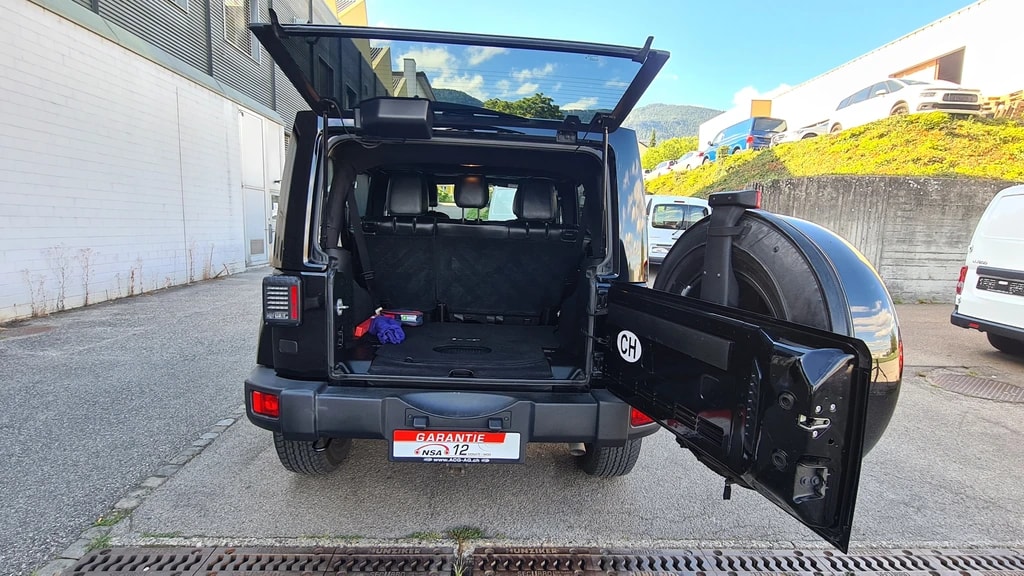 JEEP Wrangler 2.8CRD Unlimited Sahara Automatic ** 200 PS ** Teil-Leder ** Gr-Navi ** Anh-Kupplung ** Soft + Hardtop **-image-6