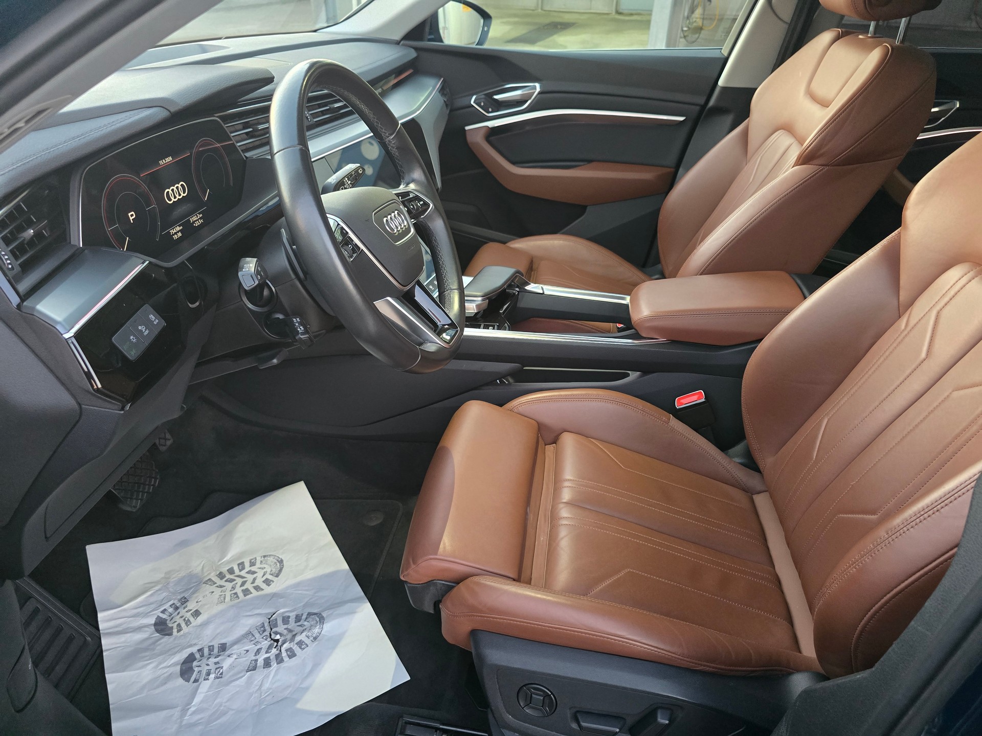 AUDI e-tron 55 *TOP-ZUSTAND**Frsch ab MFK"Anhängerkupplung 1800kg***-image-6