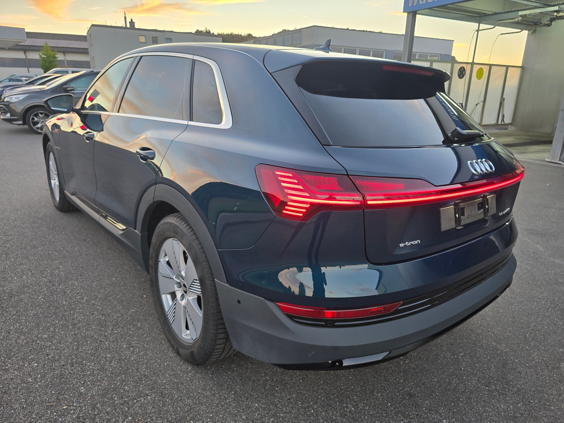 AUDI e-tron 55 *TOP-ZUSTAND**Frsch ab MFK"Anhängerkupplung 1800kg***-image-2