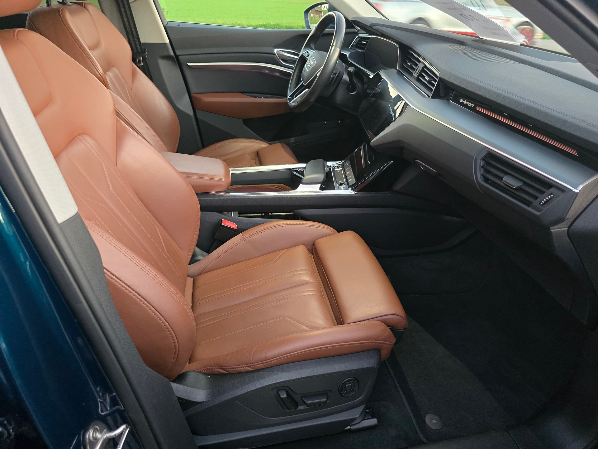 AUDI e-tron 55 *TOP-ZUSTAND**Frsch ab MFK"Anhängerkupplung 1800kg***-image-10