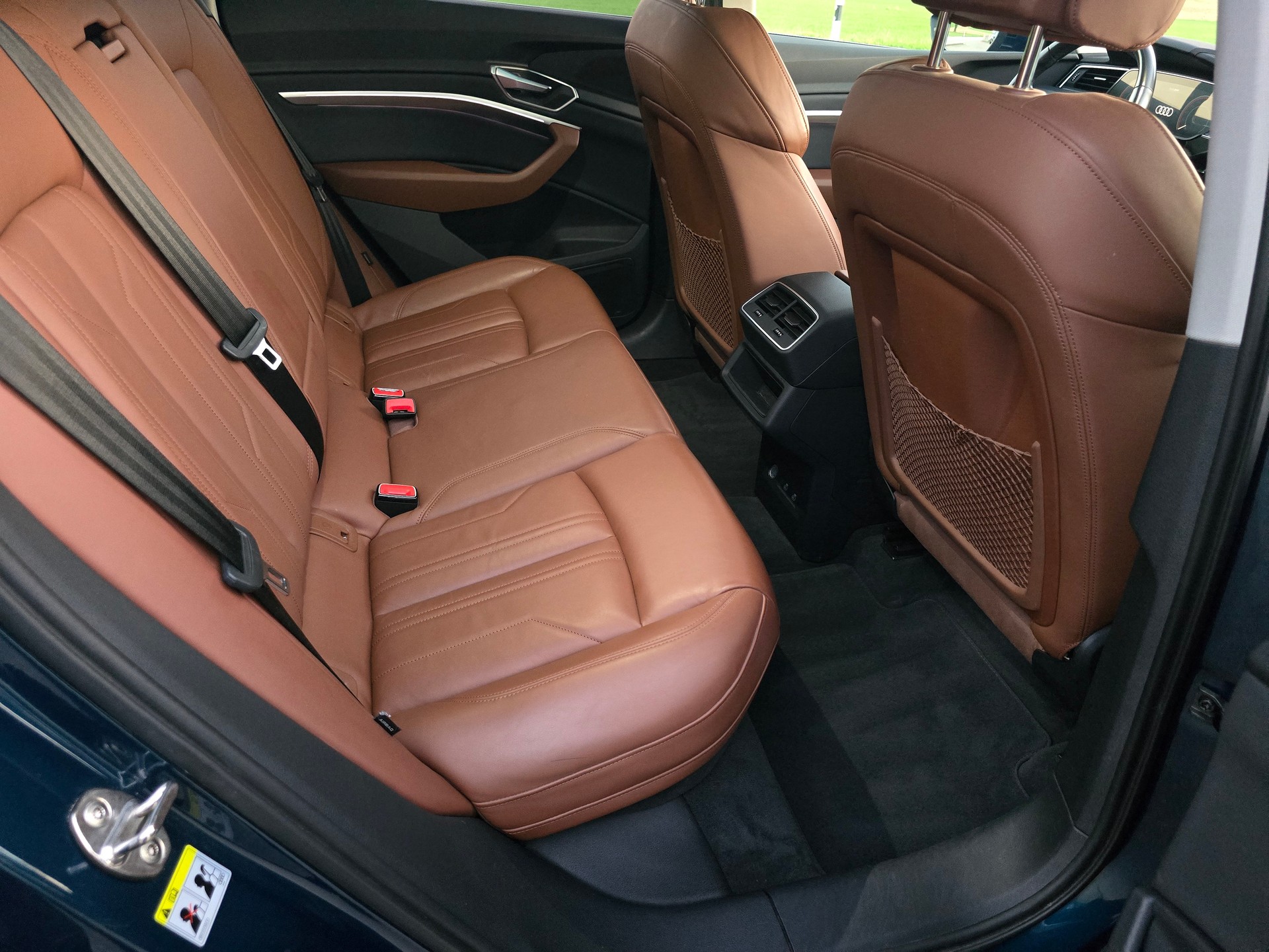 AUDI e-tron 55 *TOP-ZUSTAND**Frsch ab MFK"Anhängerkupplung 1800kg***-image-9