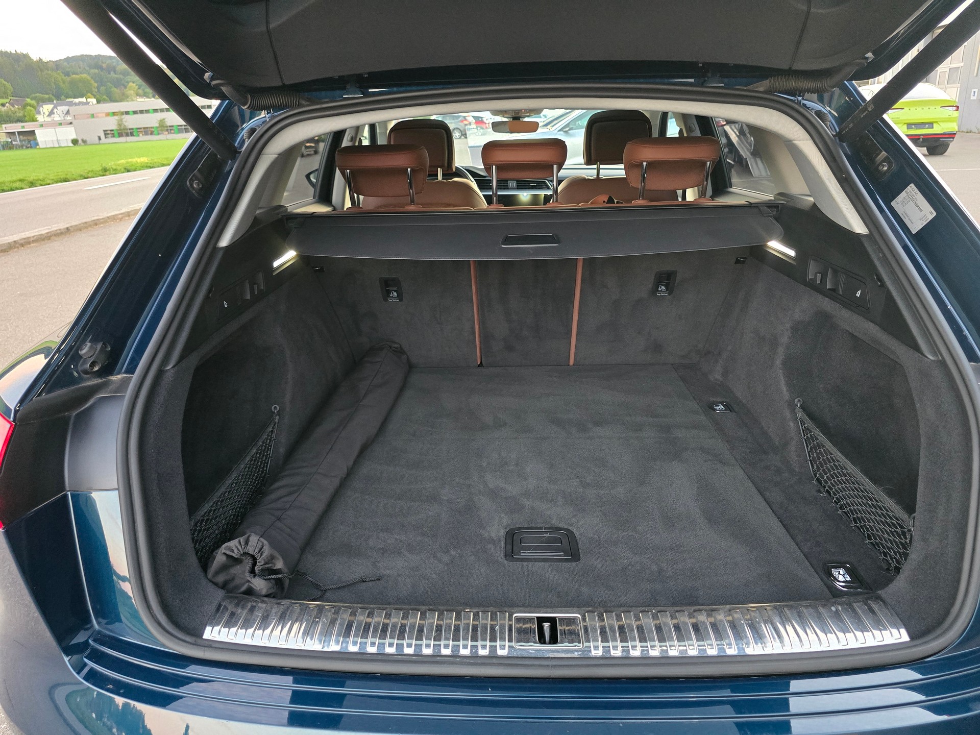 AUDI e-tron 55 *TOP-ZUSTAND**Frsch ab MFK"Anhängerkupplung 1800kg***-image-8