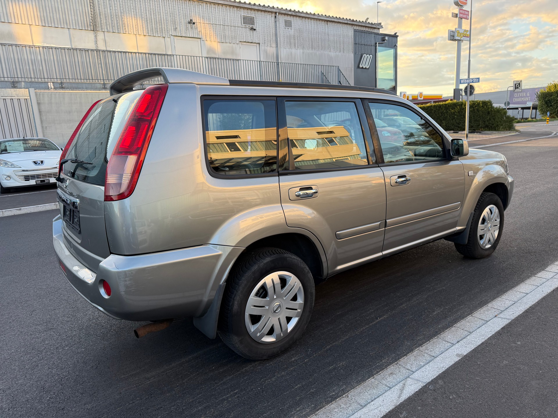 NISSAN X-Trail 2.5 16V Elegance-image-4