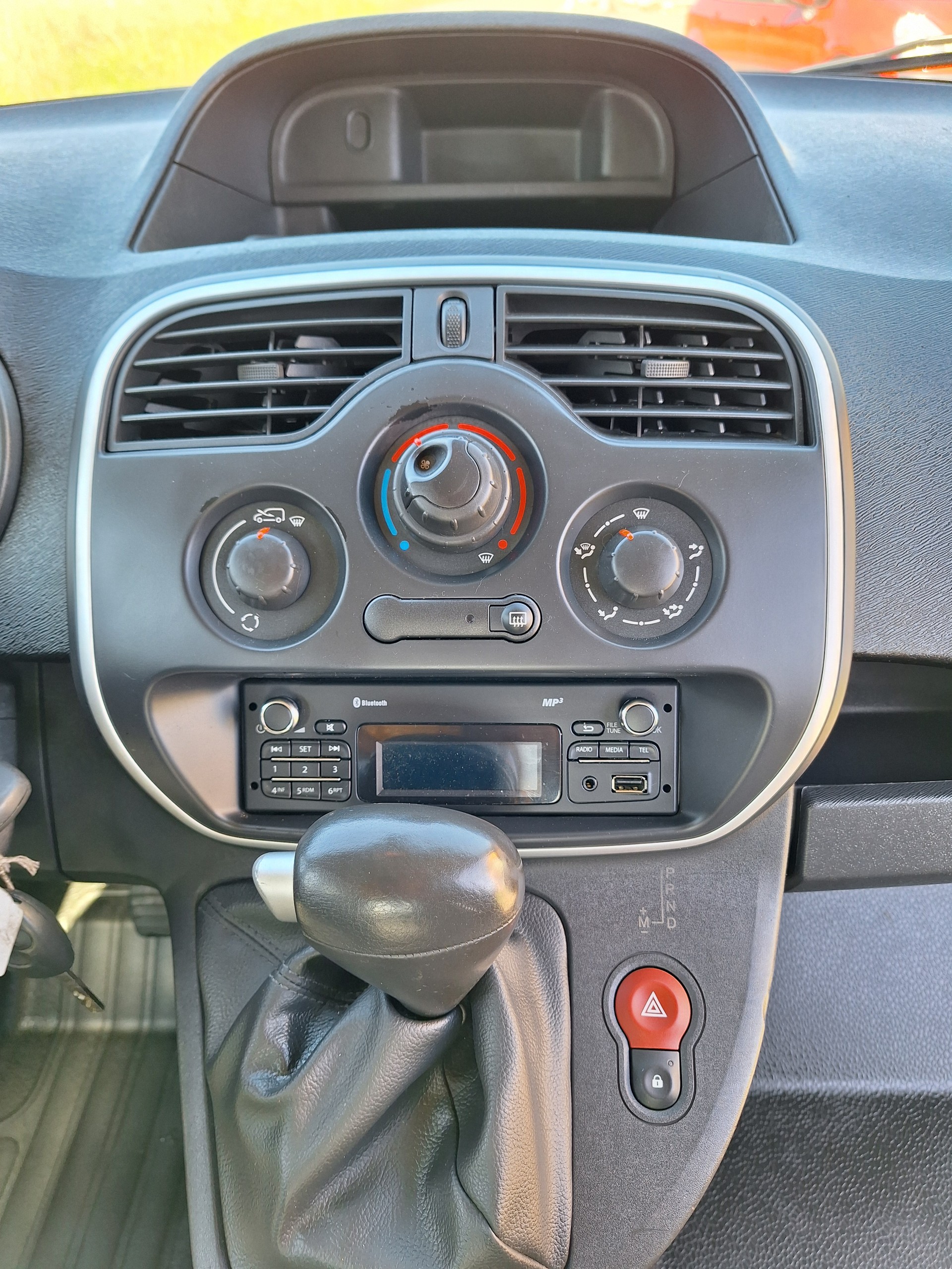 RENAULT Kangoo Medium TCe 115 Business A-image-10