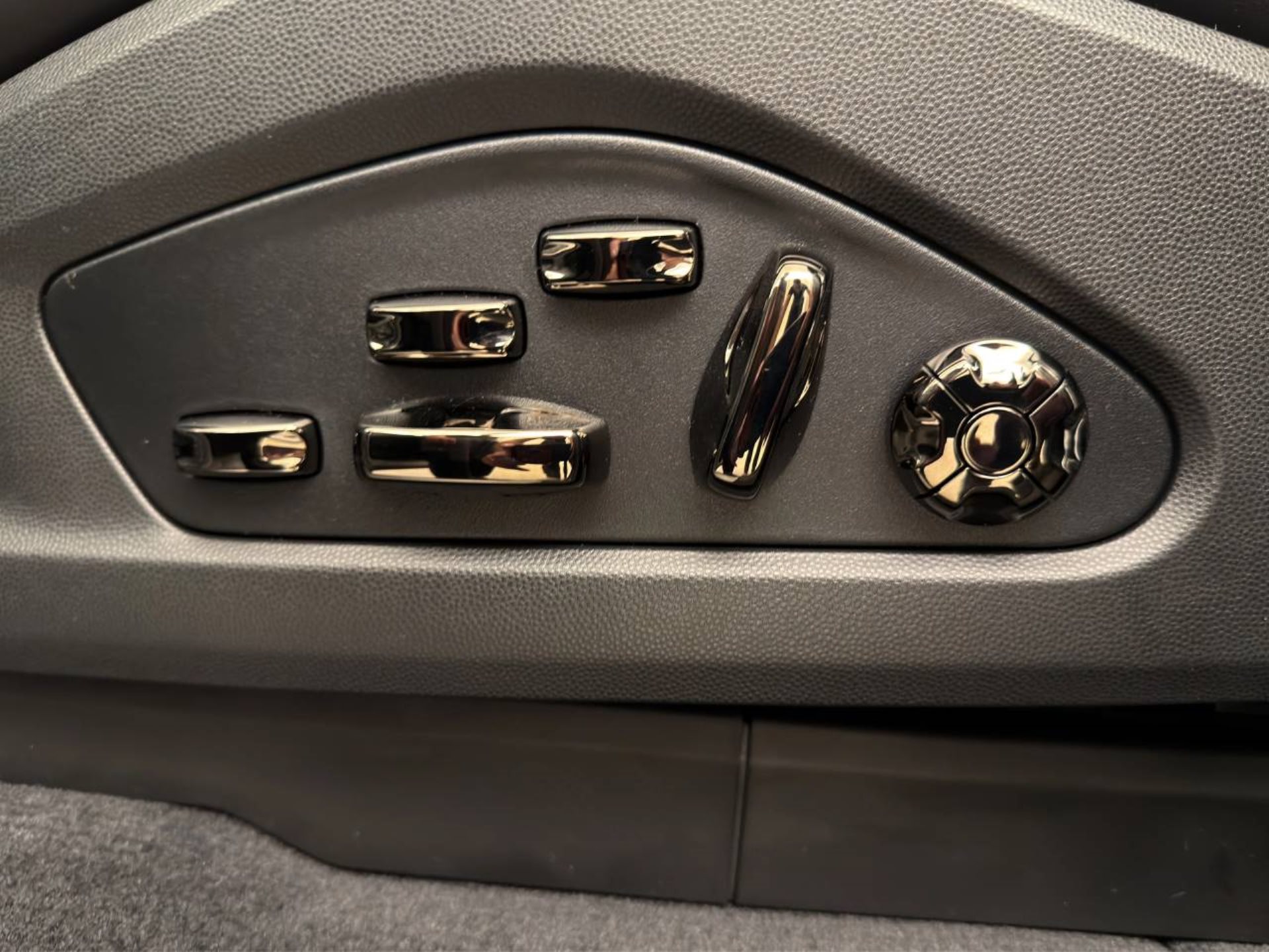 PORSCHE Cayenne Coupé Electric-image-19
