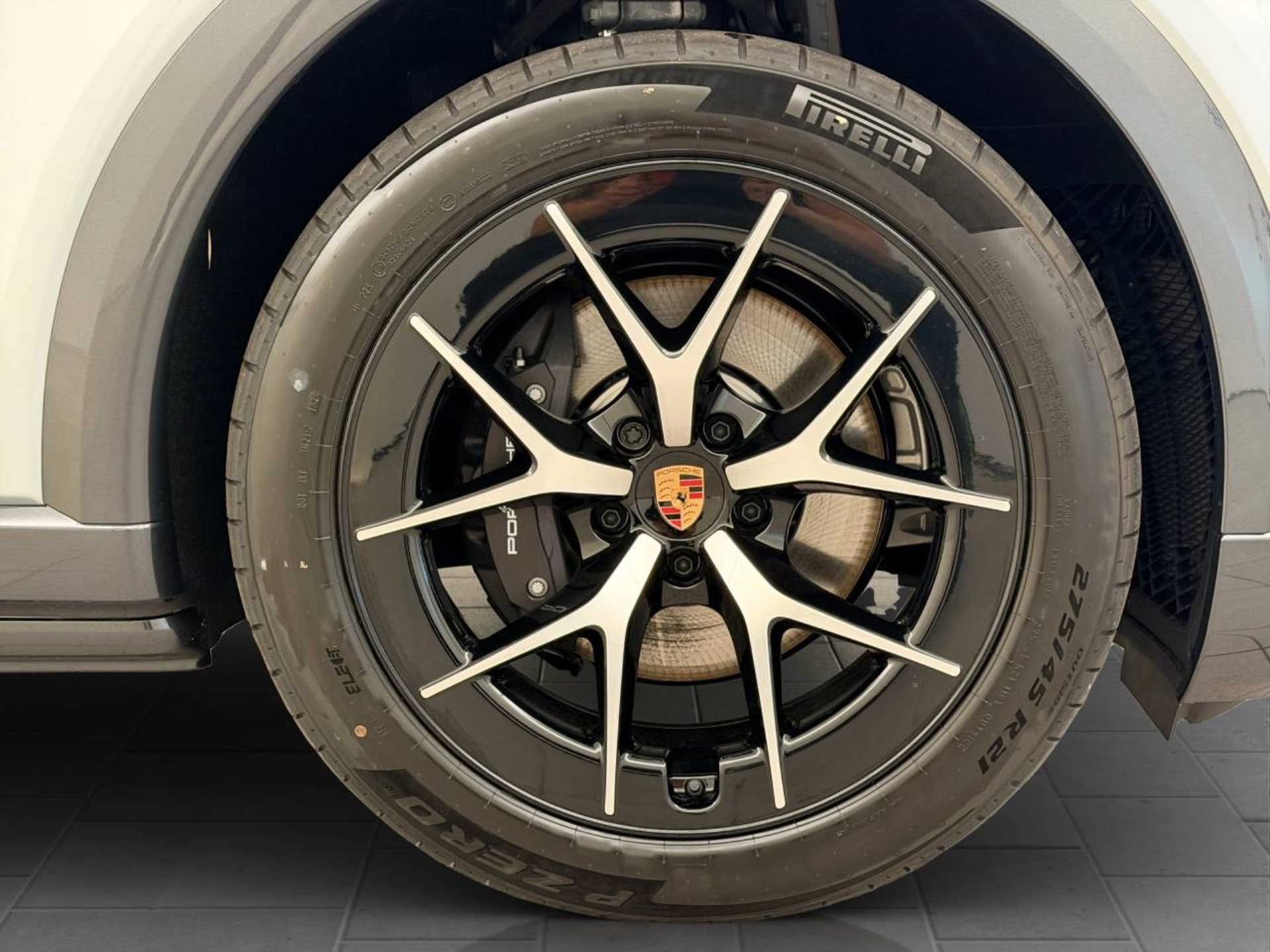 PORSCHE Cayenne Coupé Electric-image-10