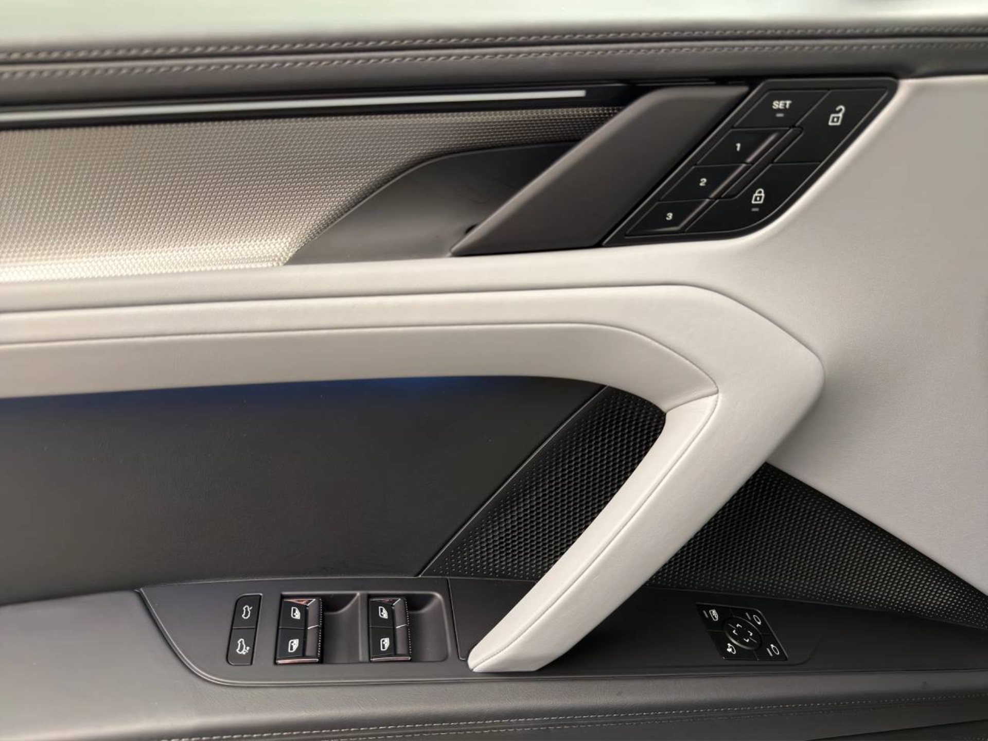 PORSCHE Cayenne Coupé Electric-image-14