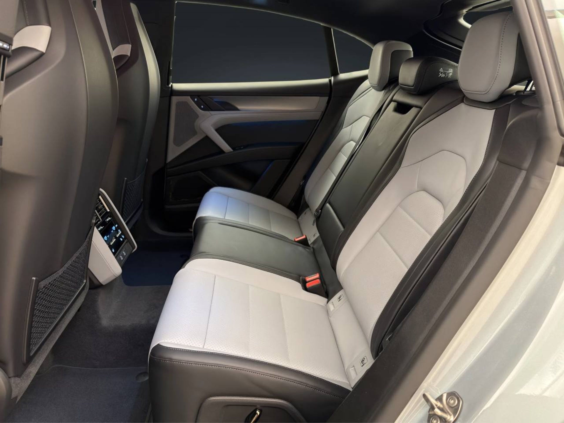 PORSCHE Cayenne Coupé Electric-image-13