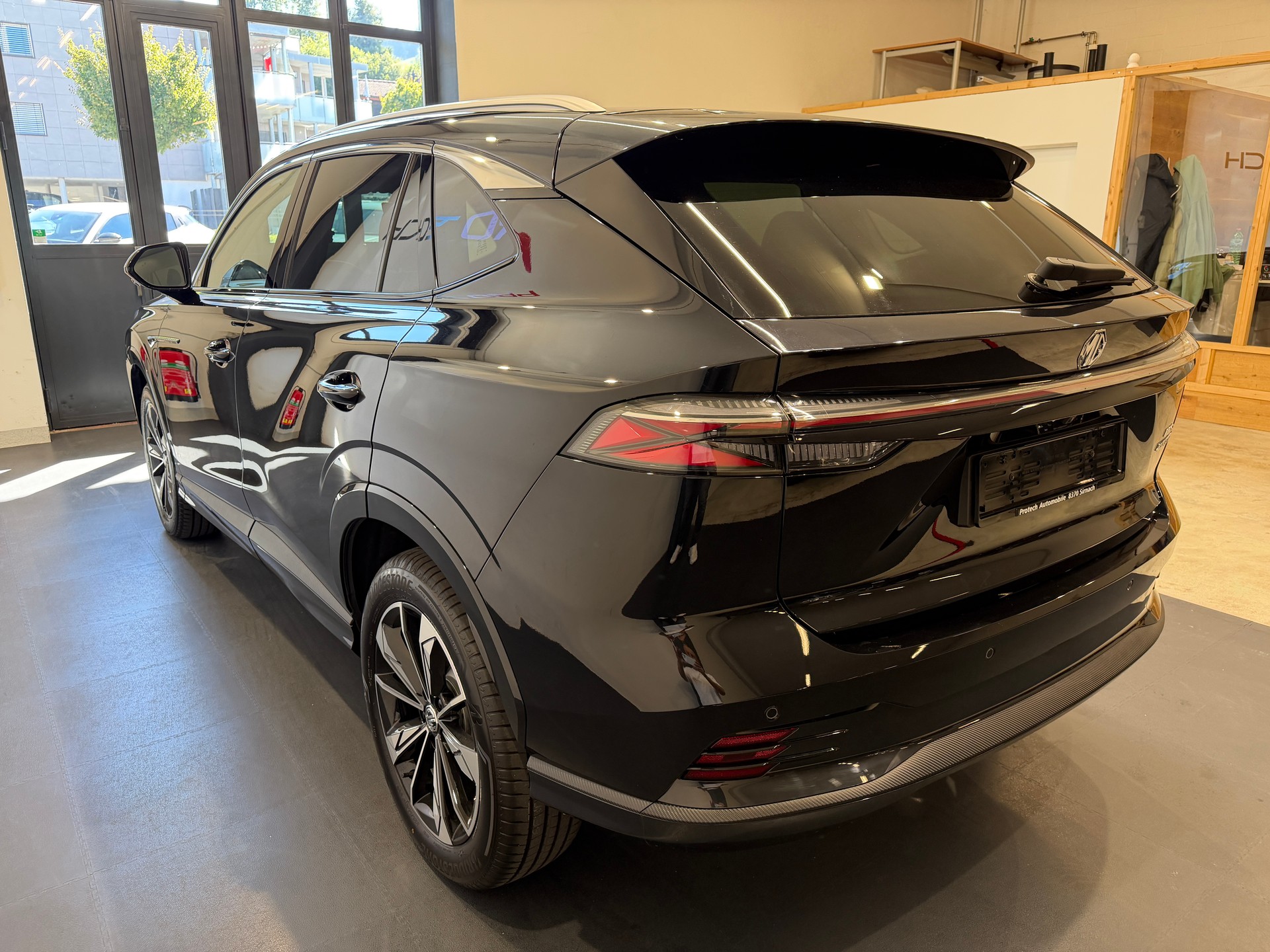 MG HS 1.5 Vollhybrid Luxury Automat-image-5