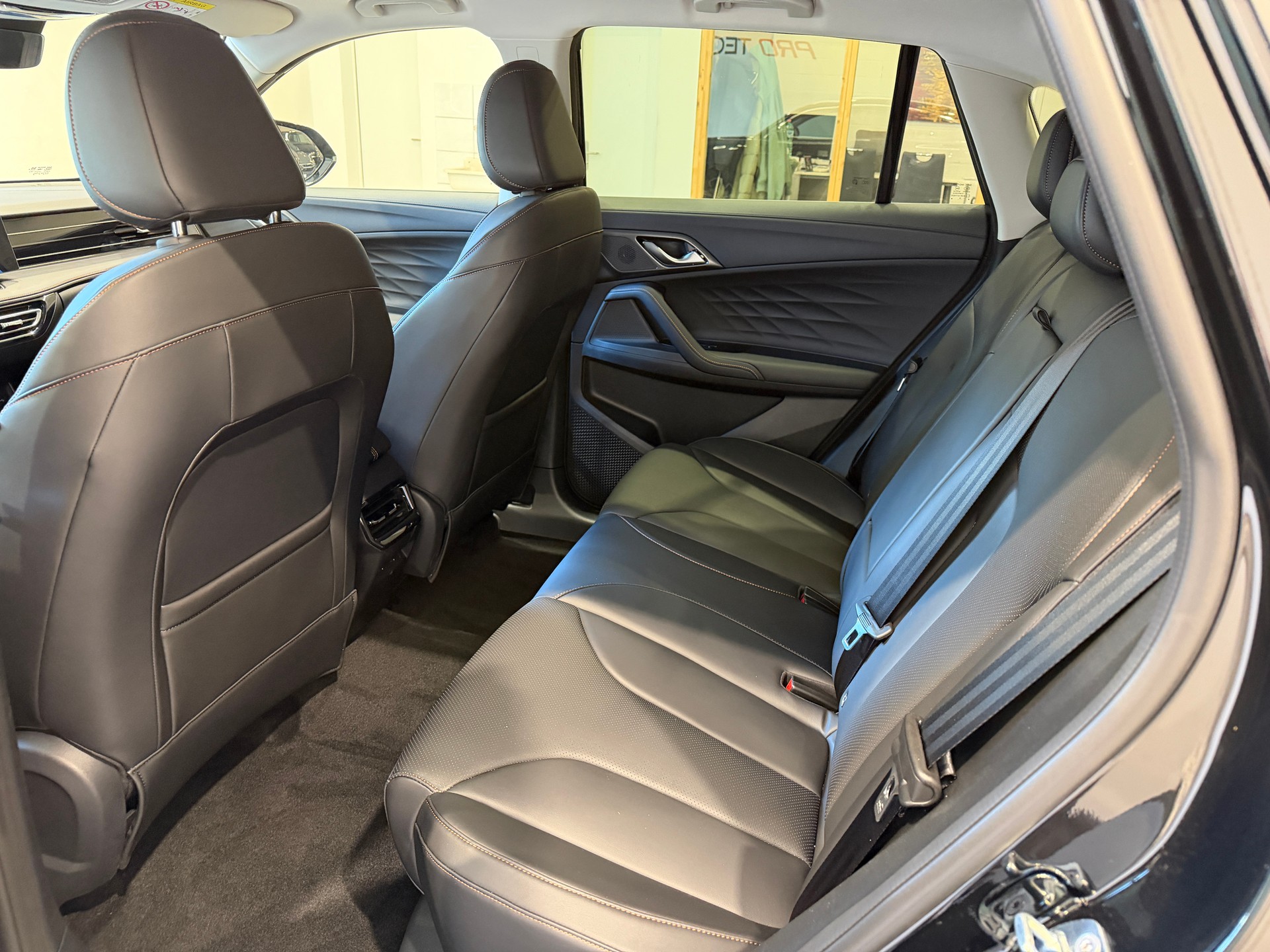 MG HS 1.5 Vollhybrid Luxury Automat-image-10