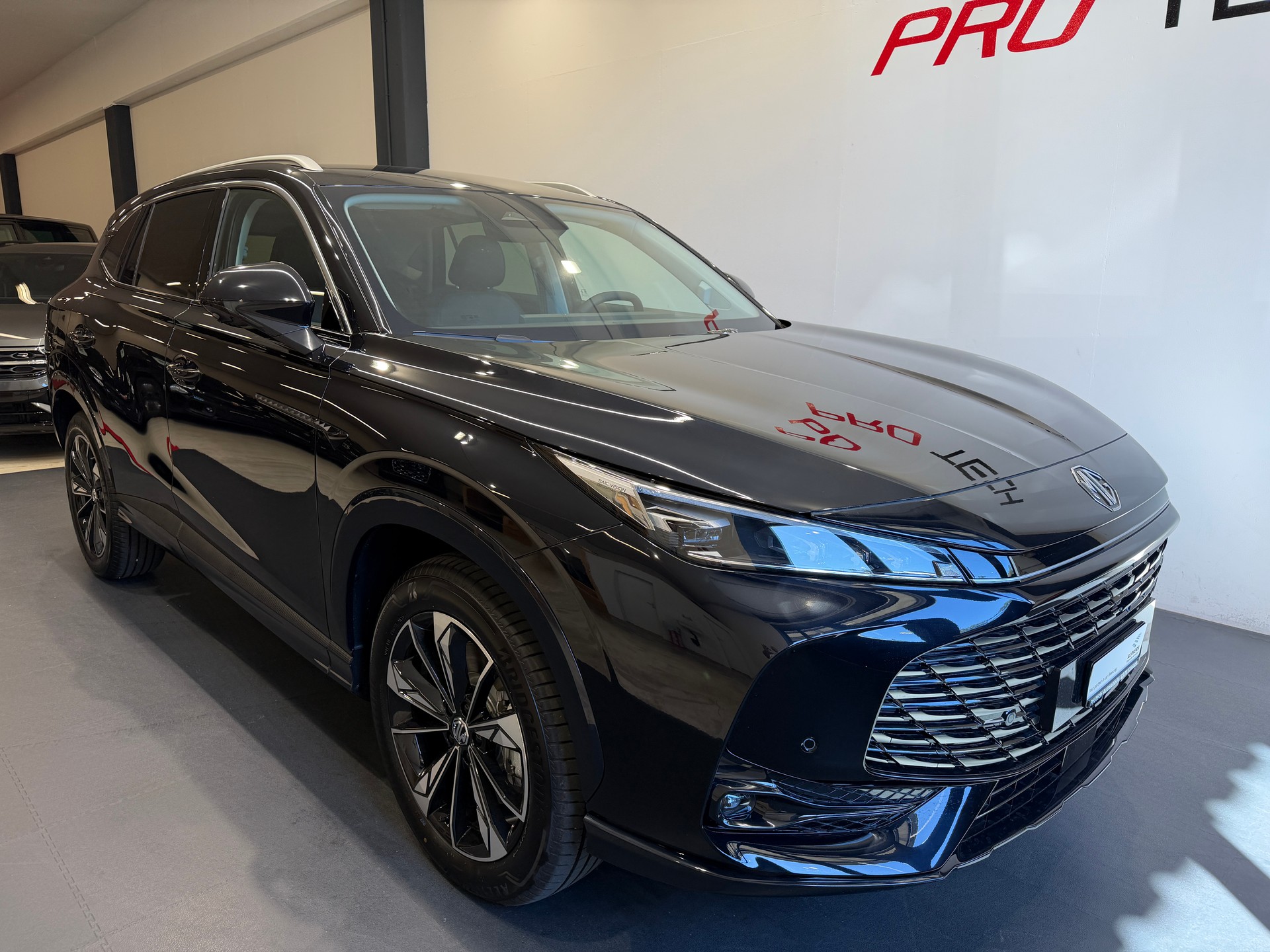 MG HS 1.5 Vollhybrid Luxury Automat-image-1