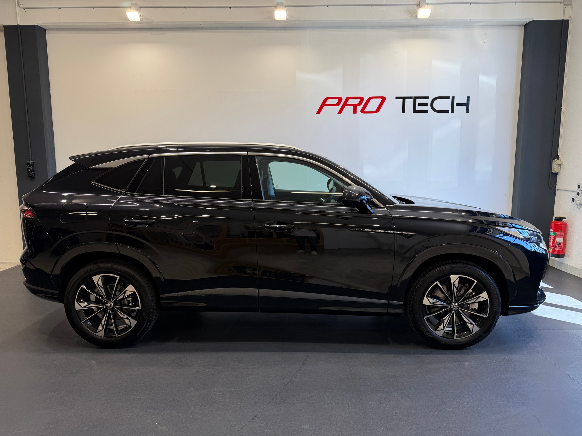 MG HS 1.5 Vollhybrid Luxury Automat-image-2