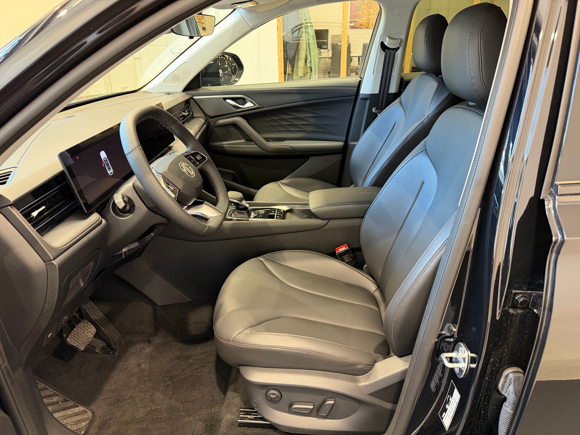 MG HS 1.5 Vollhybrid Luxury Automat-image-6