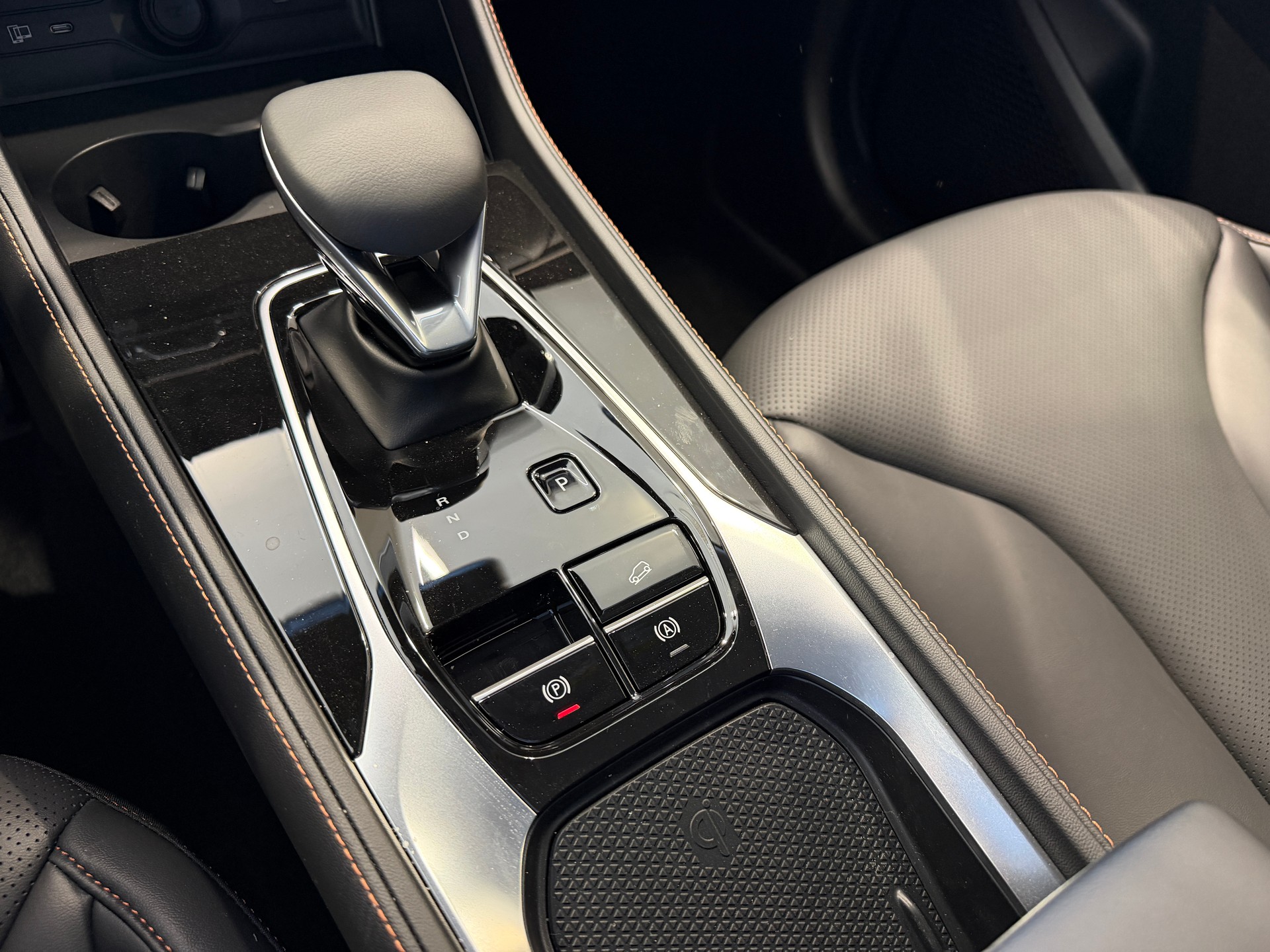MG HS 1.5 Vollhybrid Luxury Automat-image-16