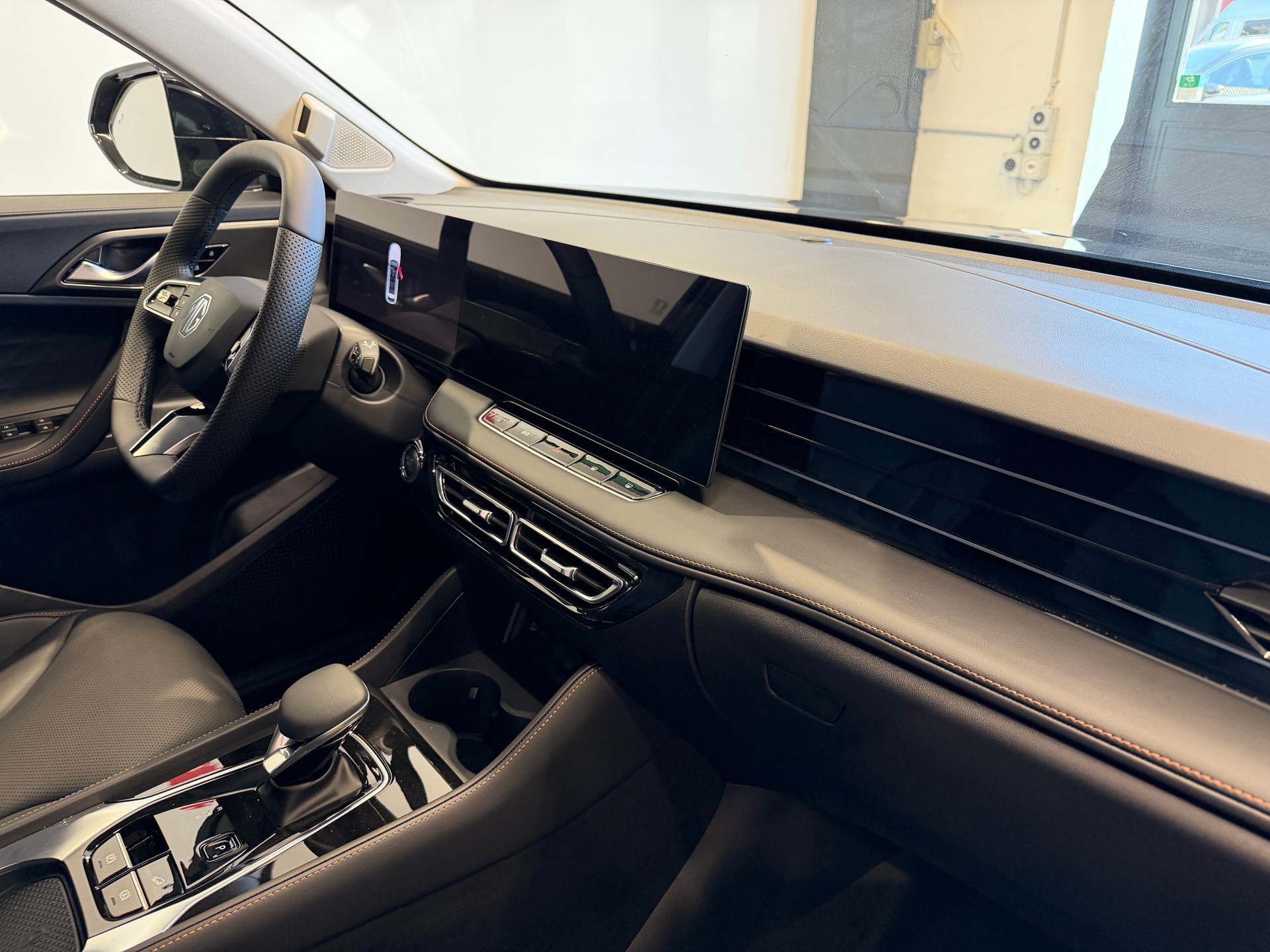 MG HS 1.5 Vollhybrid Luxury Automat-image-15