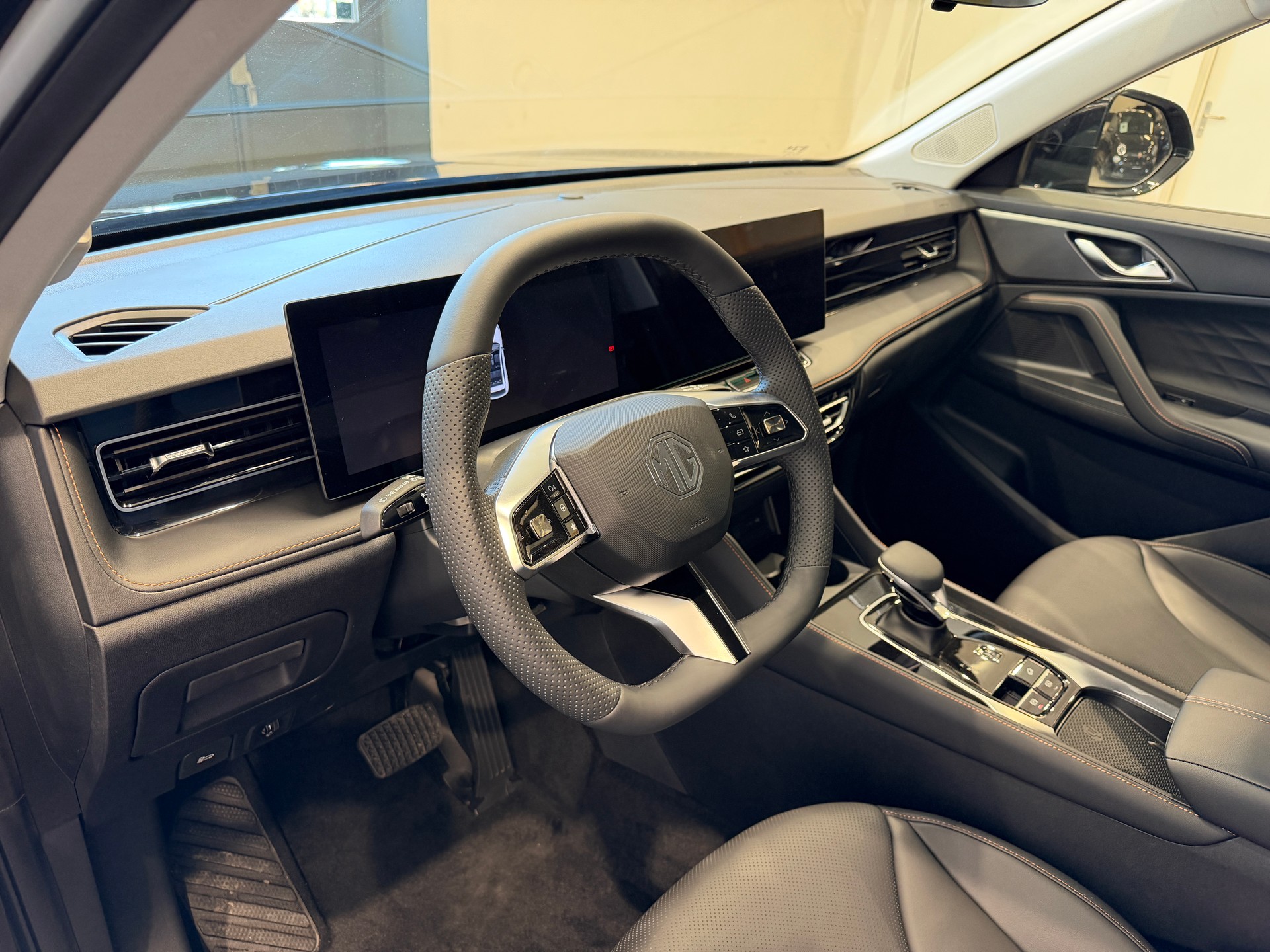 MG HS 1.5 Vollhybrid Luxury Automat-image-8
