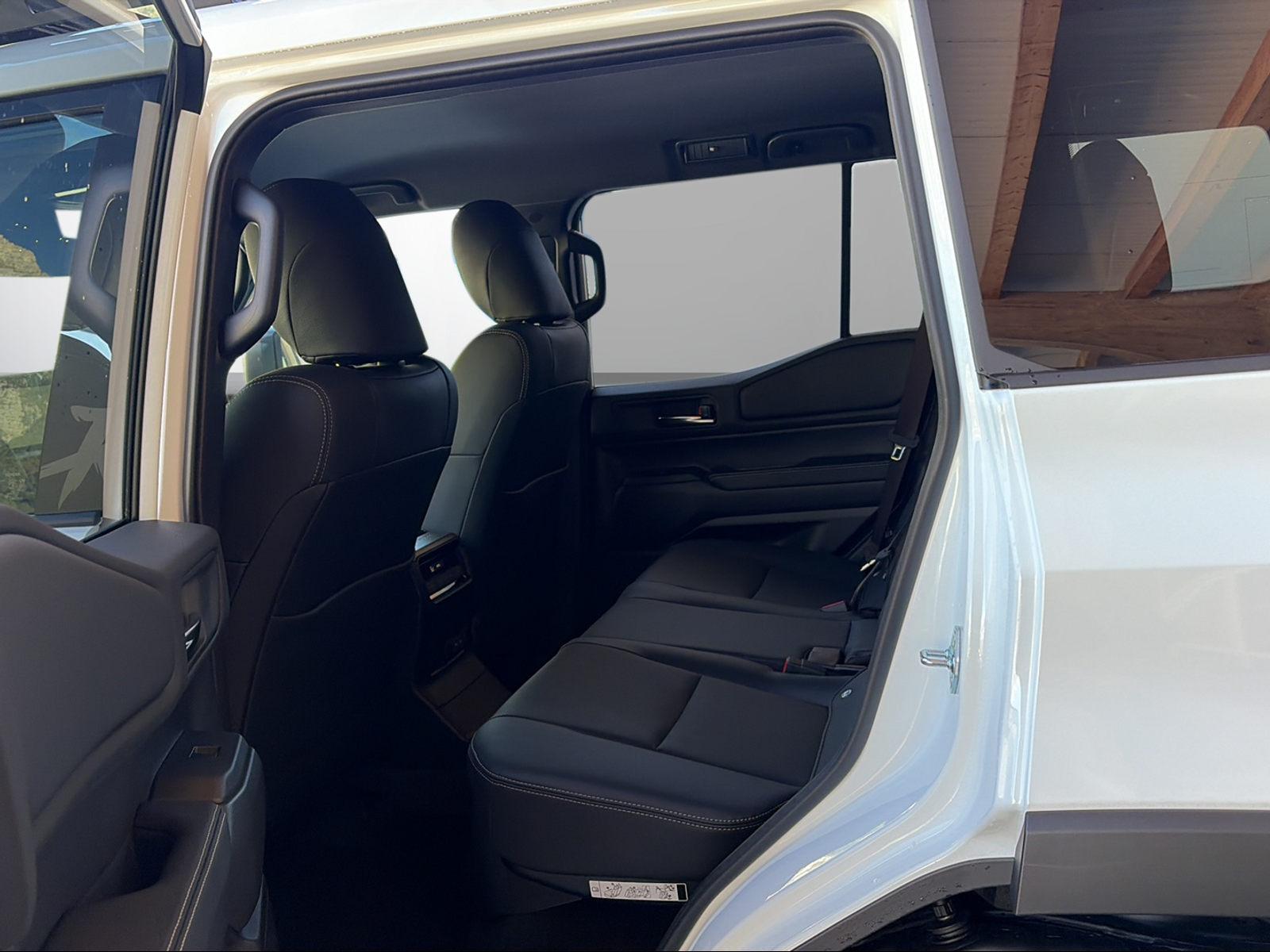 TOYOTA Land Cruiser 2.8 D 48V 230 *Rebel*-image-10