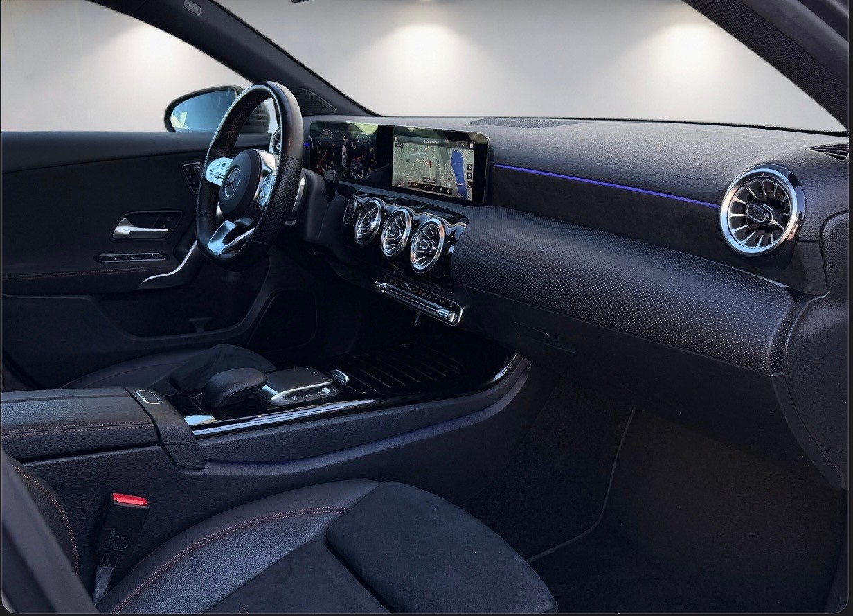 MERCEDES-BENZ A 180 AMG Line 7G-DCT-image-10