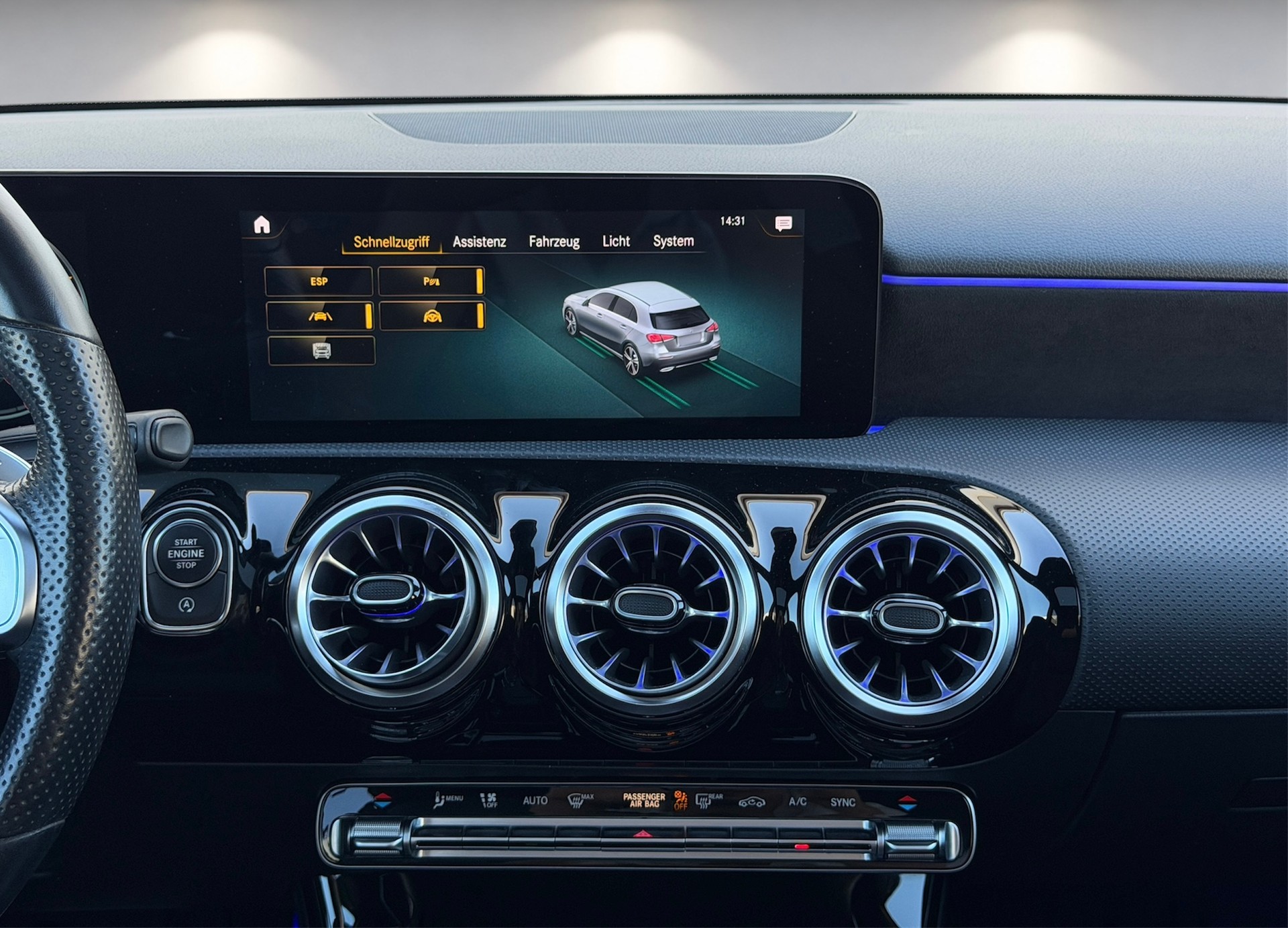MERCEDES-BENZ A 180 AMG Line 7G-DCT-image-14