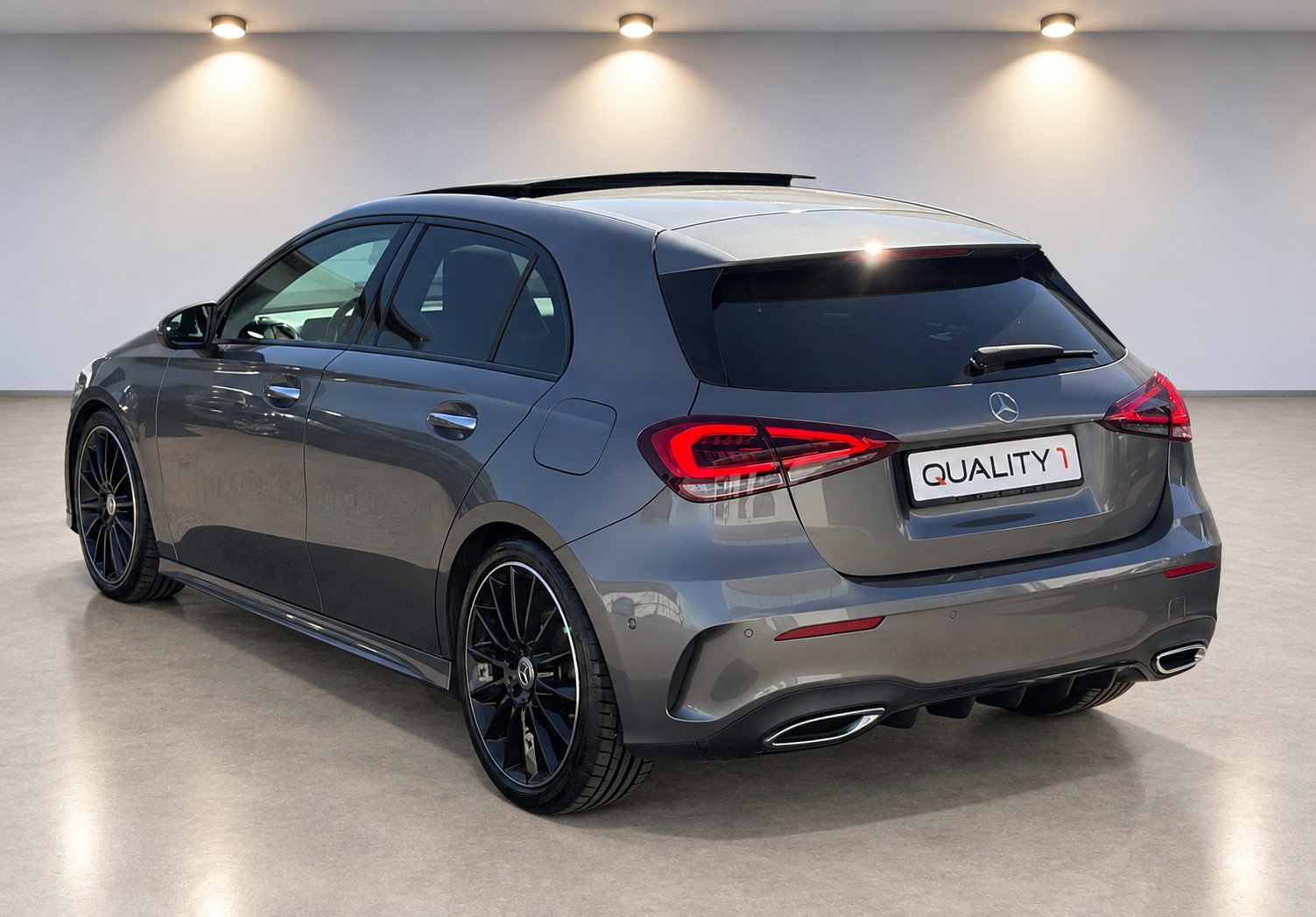 MERCEDES-BENZ A 180 AMG Line 7G-DCT-image-4