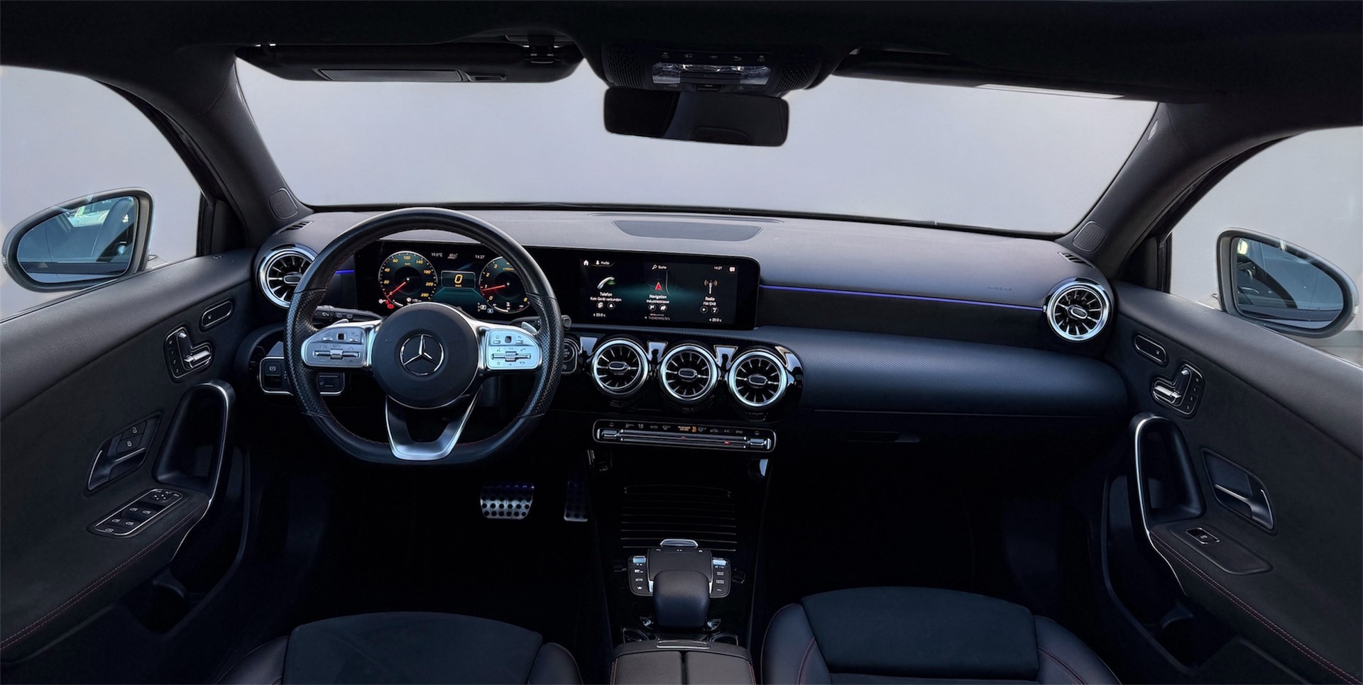 MERCEDES-BENZ A 180 AMG Line 7G-DCT-image-8