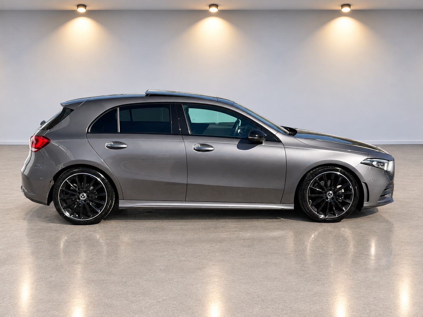 MERCEDES-BENZ A 180 AMG Line 7G-DCT-image-7