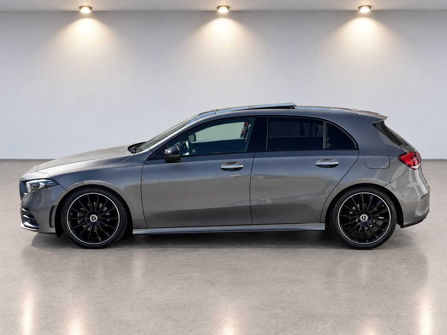 MERCEDES-BENZ A 180 AMG Line 7G-DCT-image-3