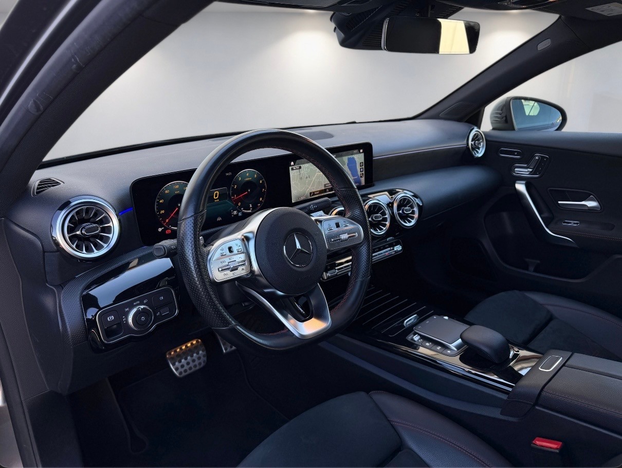 MERCEDES-BENZ A 180 AMG Line 7G-DCT-image-9