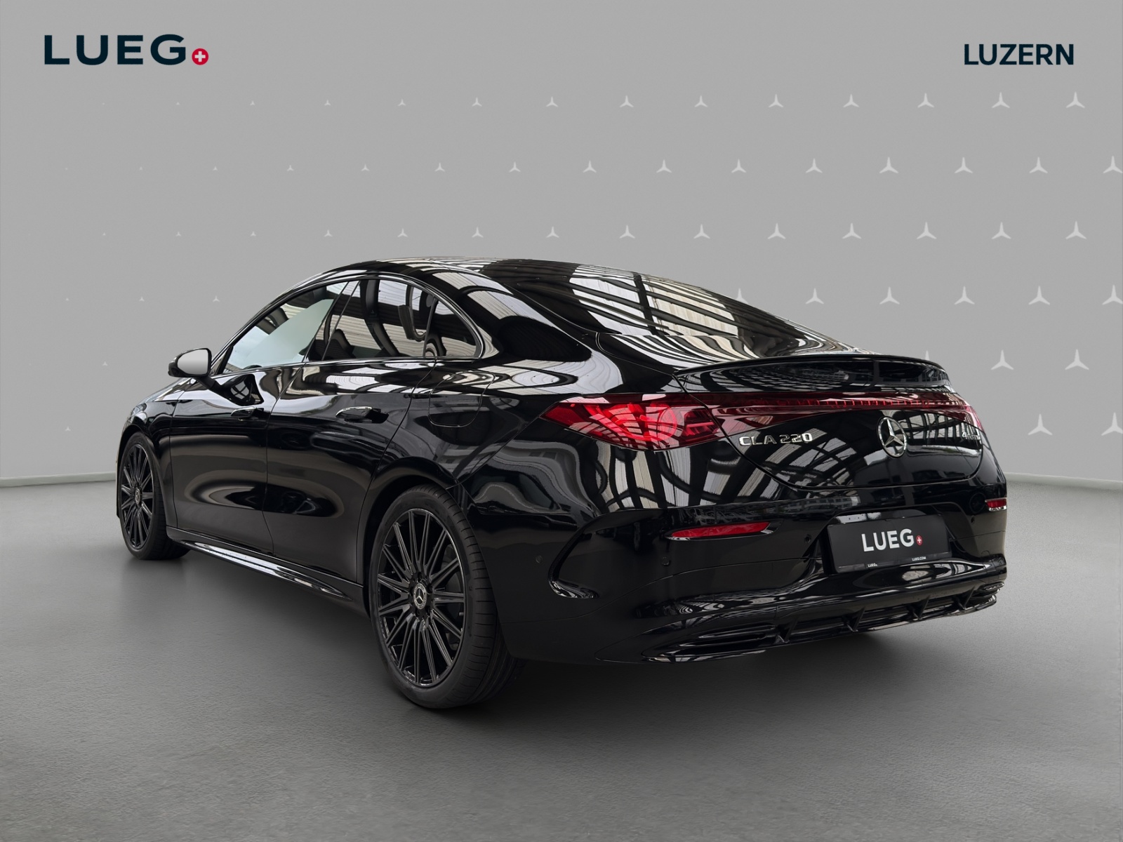 MERCEDES-BENZ CLA 220 8G-DCT 4Matic-image-2