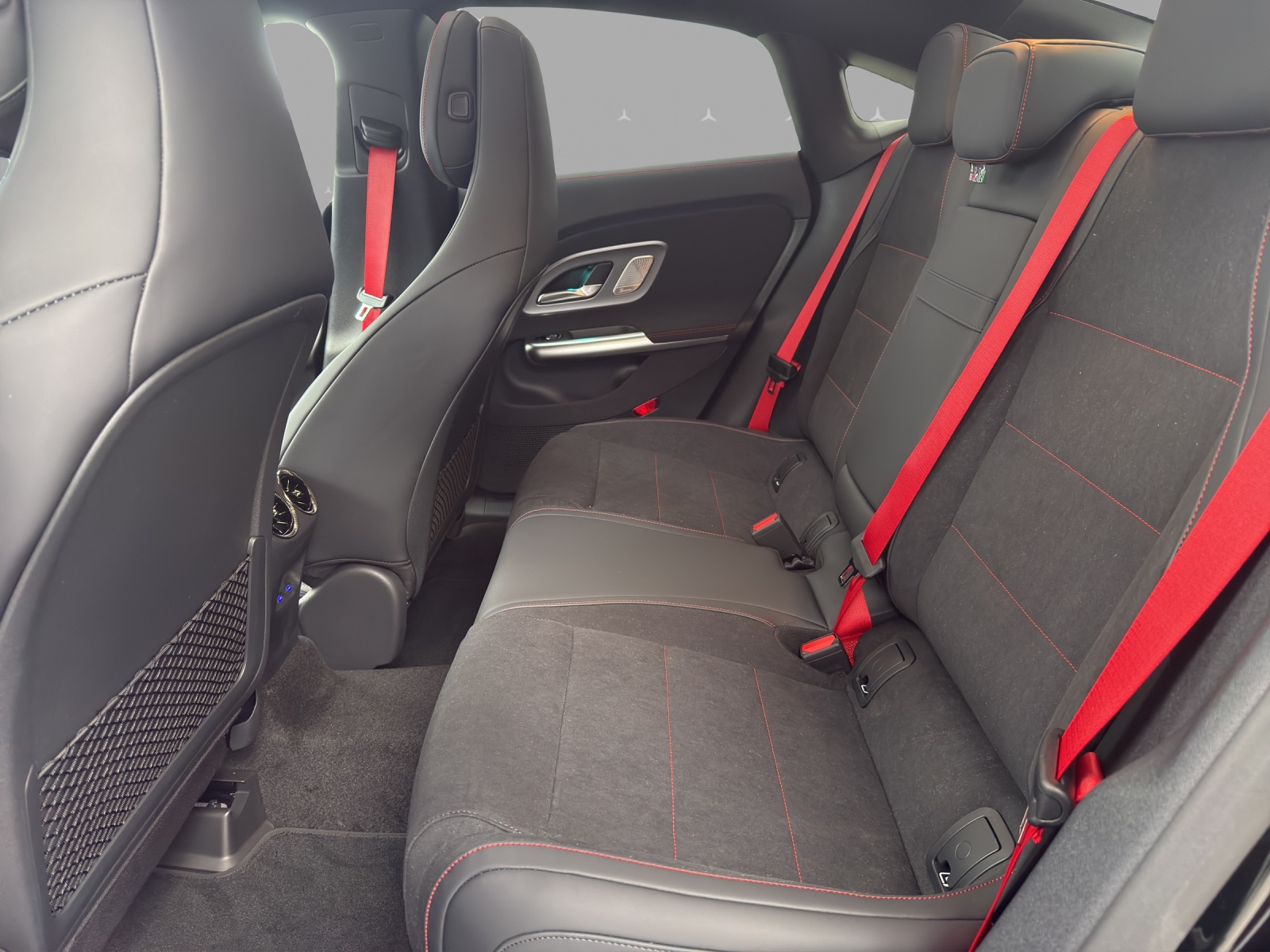 MERCEDES-BENZ CLA 220 8G-DCT 4Matic-image-13