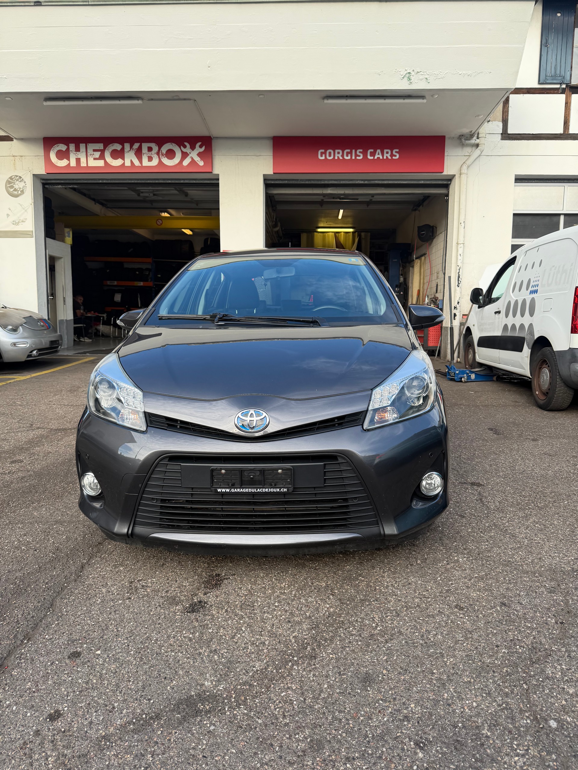 TOYOTA Yaris 1.5 VVT-i Hybrid Sol CVT-image-1