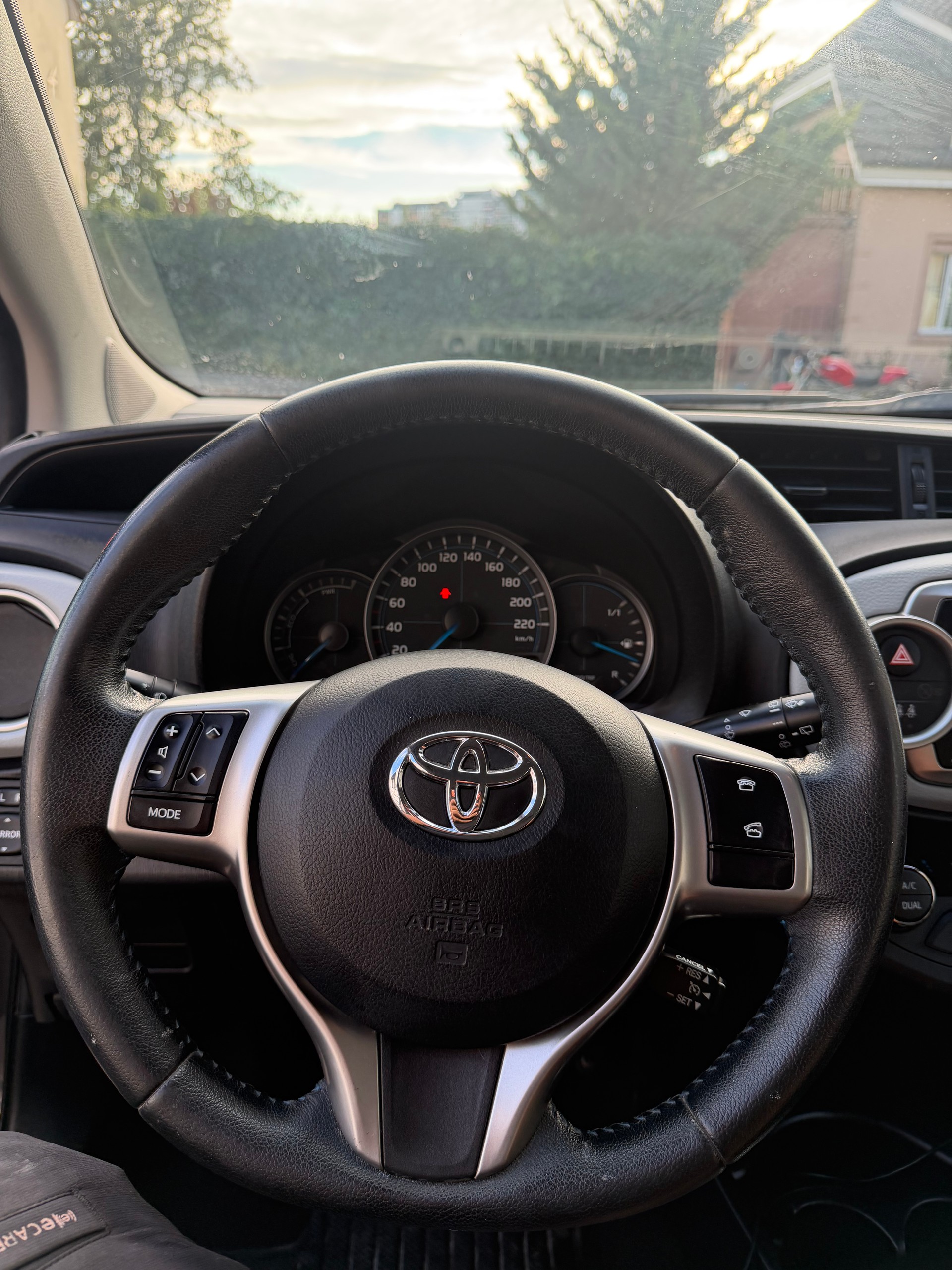 TOYOTA Yaris 1.5 VVT-i Hybrid Sol CVT-image-13