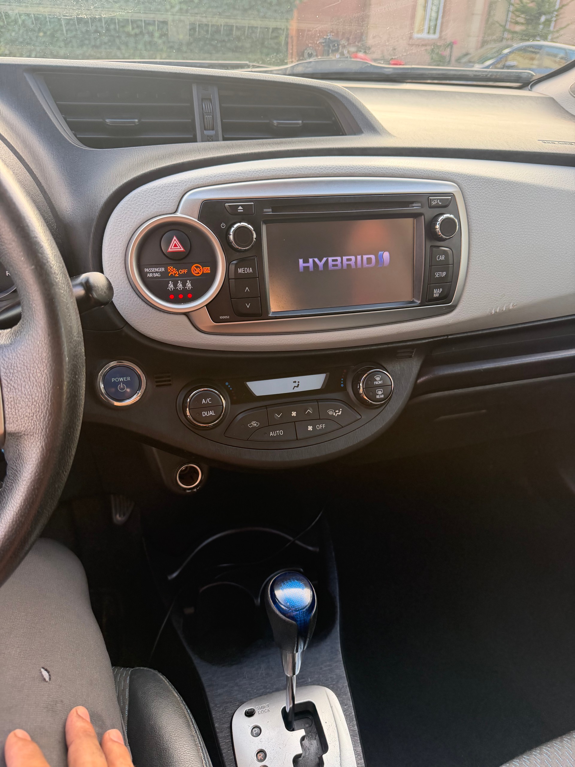 TOYOTA Yaris 1.5 VVT-i Hybrid Sol CVT-image-10