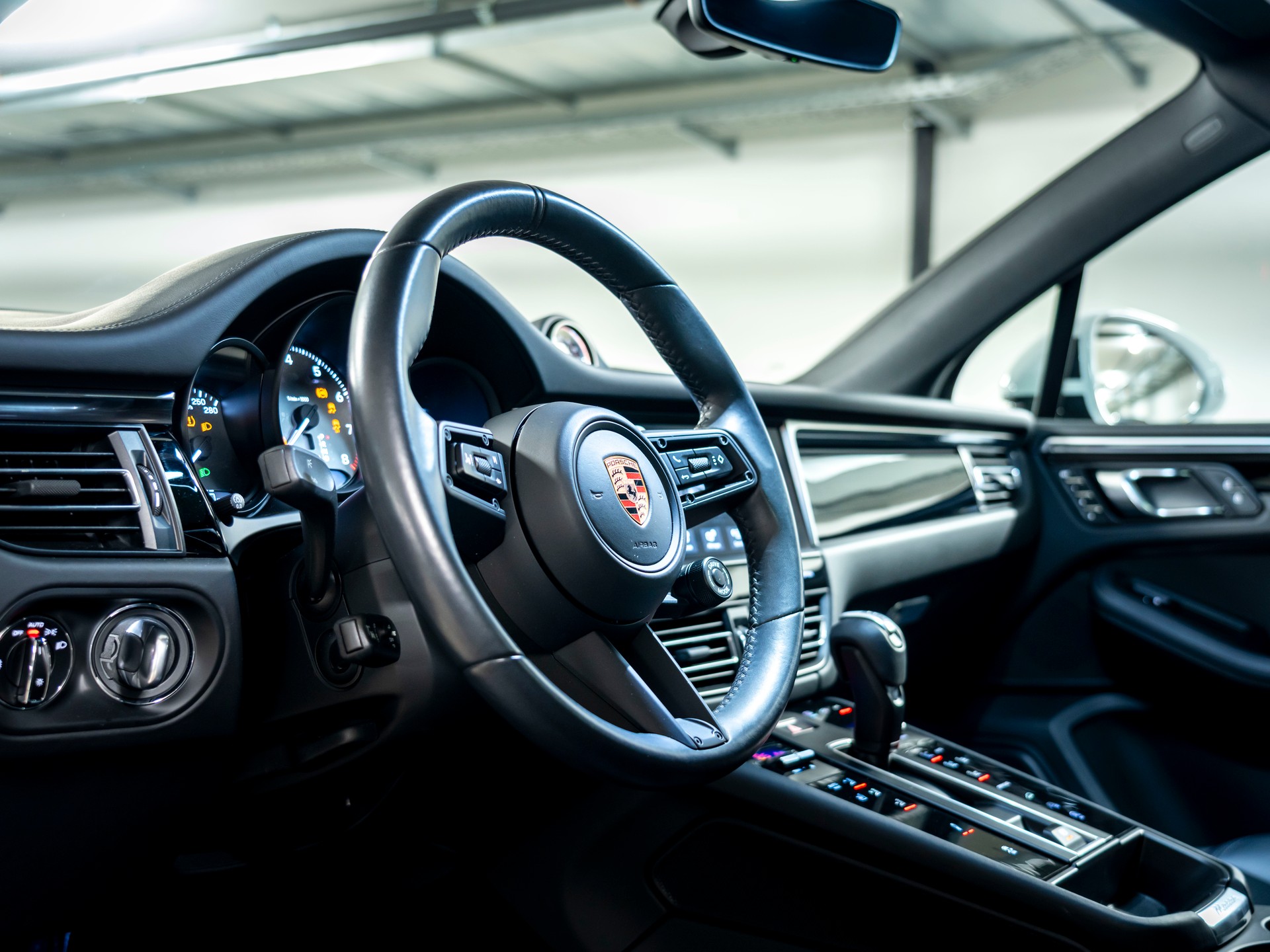 PORSCHE Macan S PDK-image-16