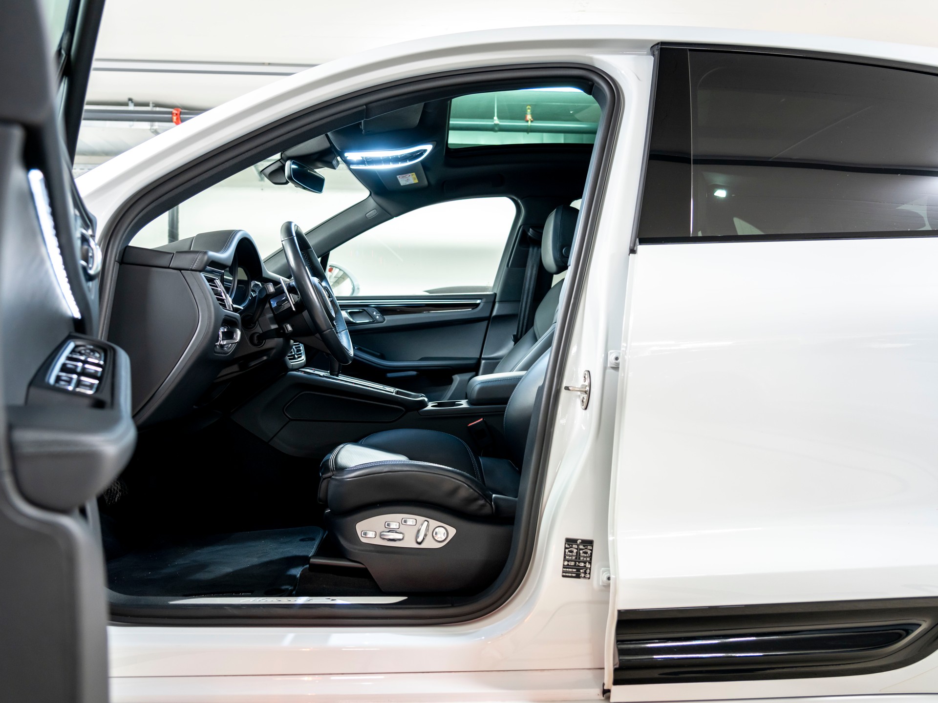 PORSCHE Macan S PDK-image-12