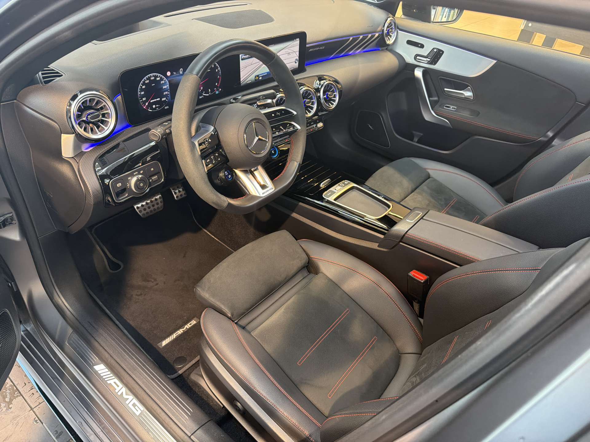 MERCEDES-BENZ A45 S AMG 4Matic+ 421PS DCT-Automat-image-5