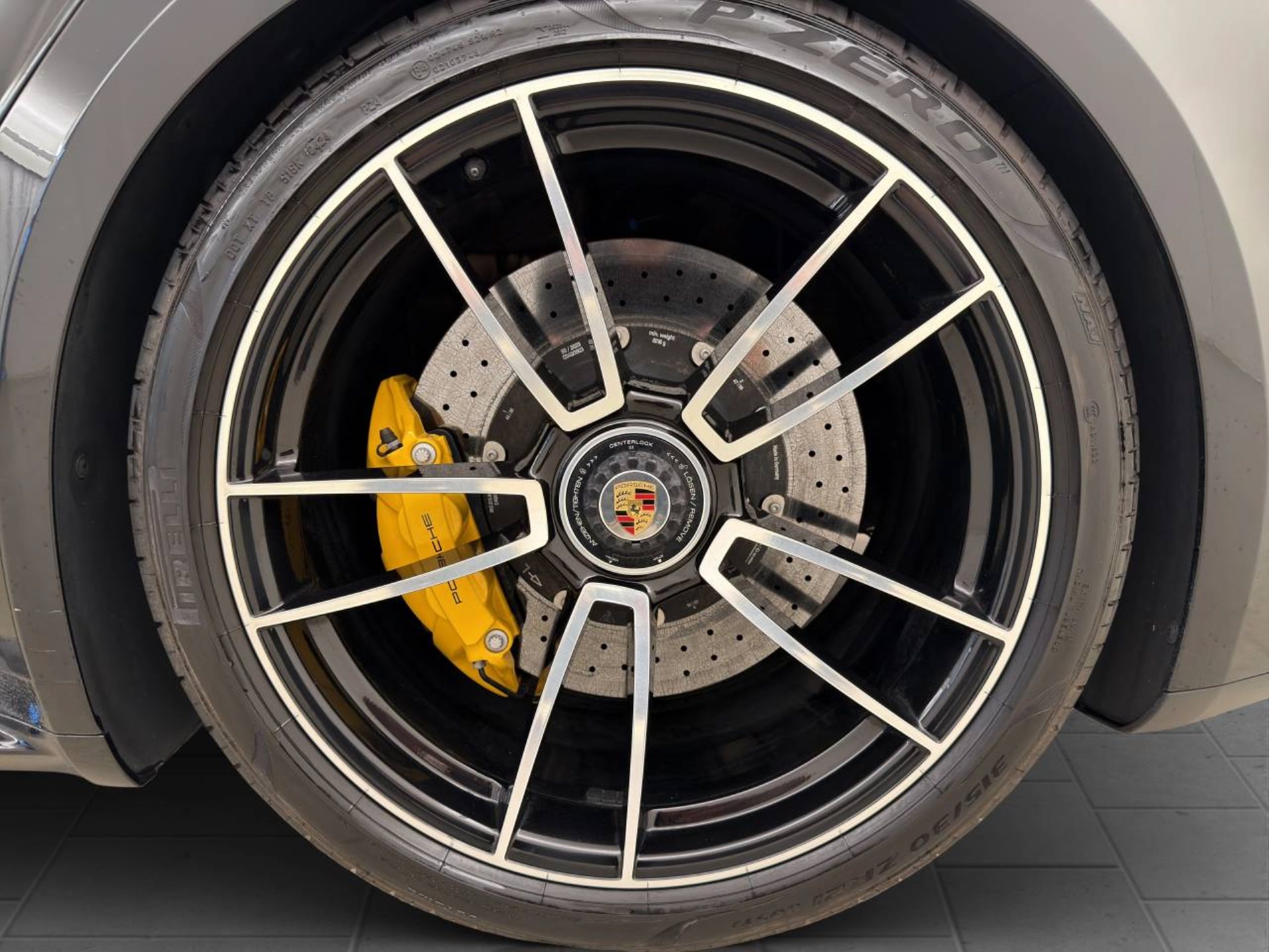 PORSCHE 911 Turbo S-image-11