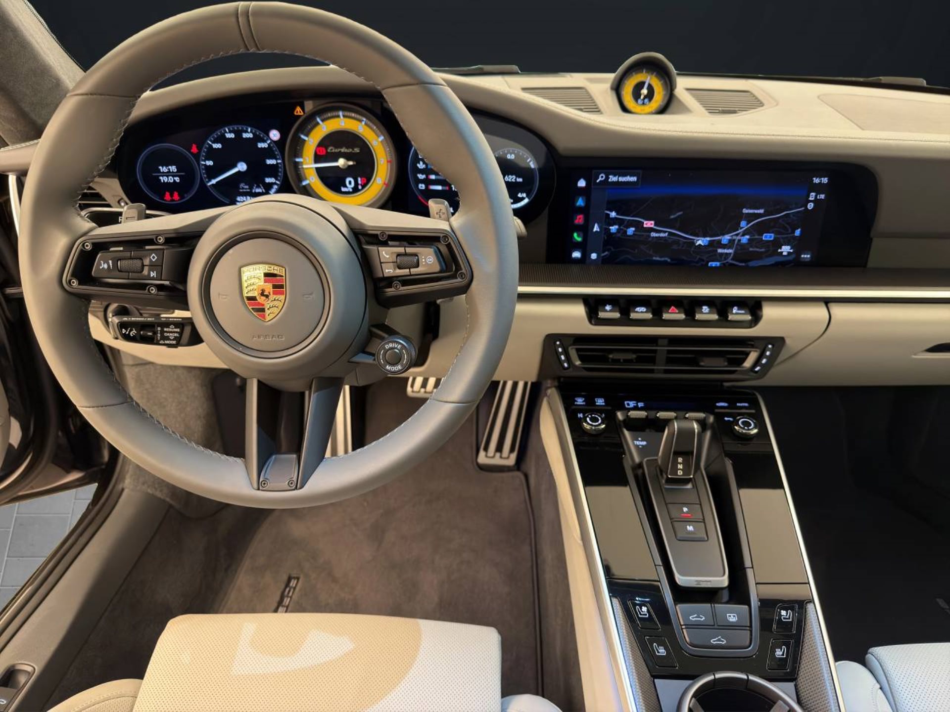 PORSCHE 911 Turbo S-image-17