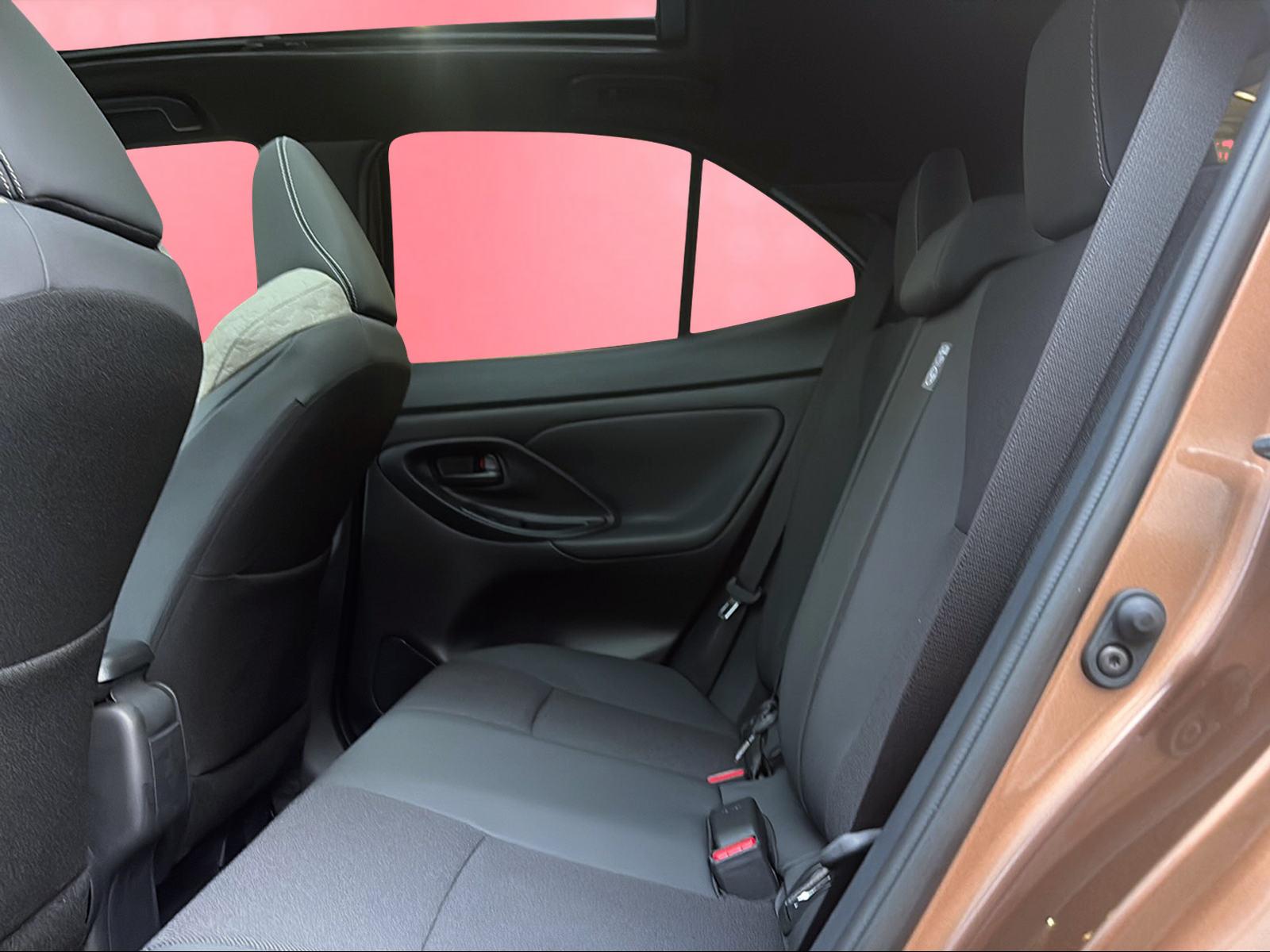 TOYOTA Yaris Cross 1.5 VVT-i HSD Premium AWD-i-image-6