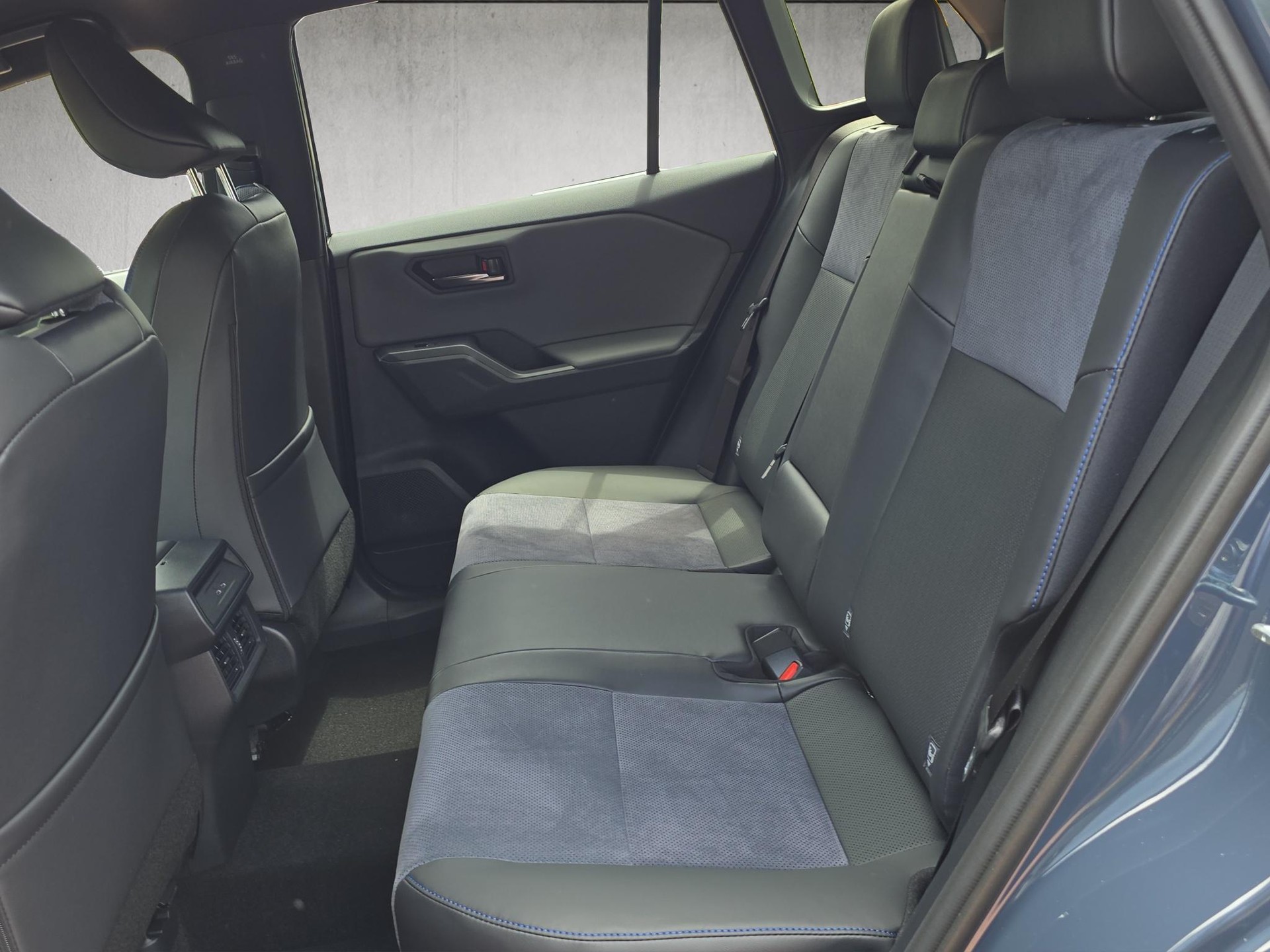 TOYOTA RAV4 2.5 Plug-In-Hybrid Style-image-11