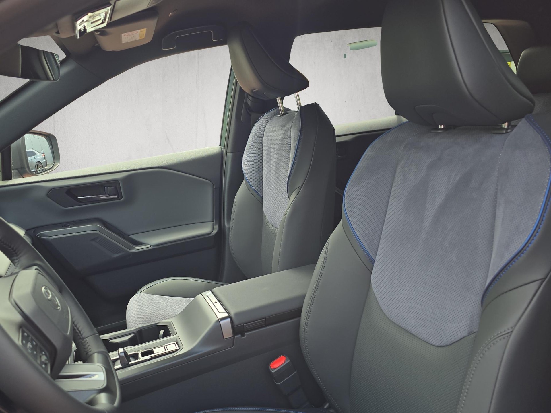 TOYOTA RAV4 2.5 Plug-In-Hybrid Style-image-9