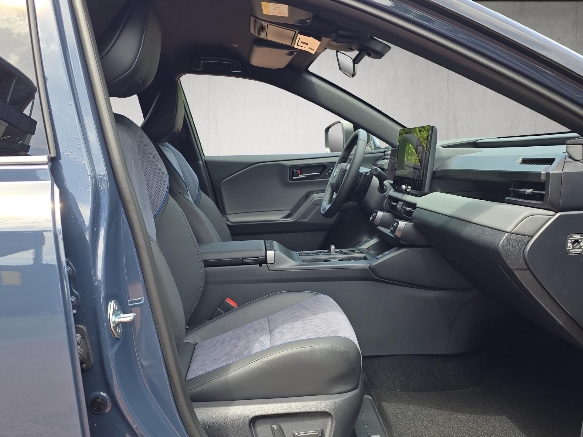 TOYOTA RAV4 2.5 Plug-In-Hybrid Style-image-13